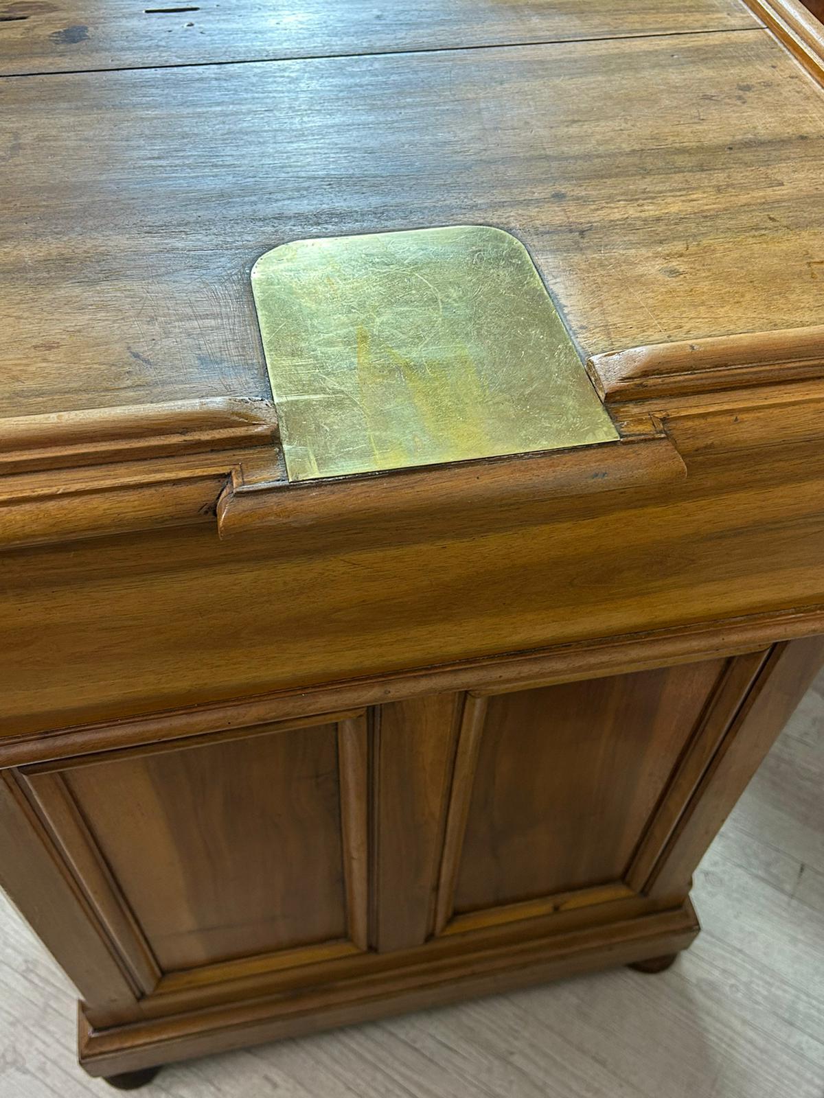 Banco di commercio francese del XX secolo in noce e ottone, 1900 in vendita 4