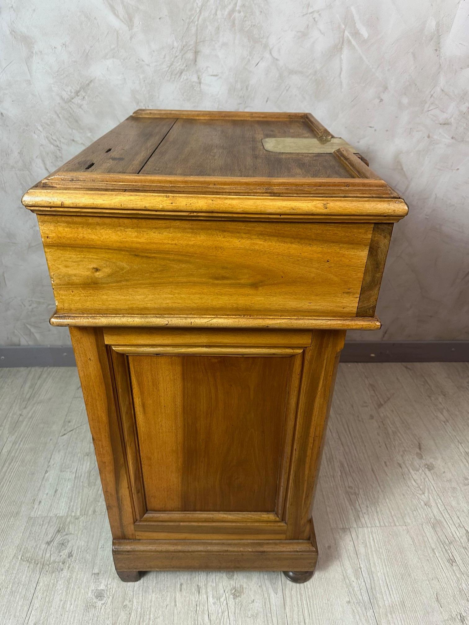 Banco di commercio francese del XX secolo in noce e ottone, 1900 in vendita 3