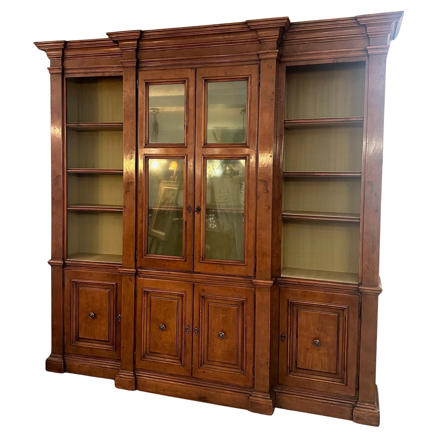 Bibliotheque française en noyer et verre du 20e siècle, années 1980