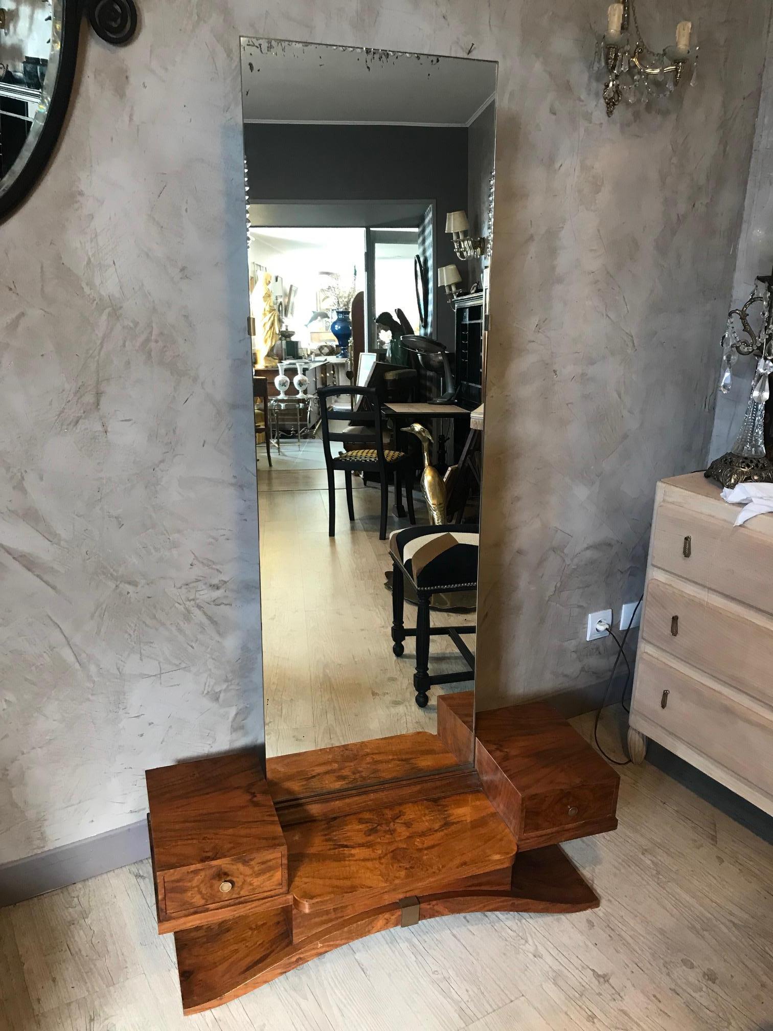 Very nice 20th century French walnut and mirror dressing table from the 1940s. 
Walnut base with two drawers and mirror.
Ideal in a bedroom.
Nice quality.