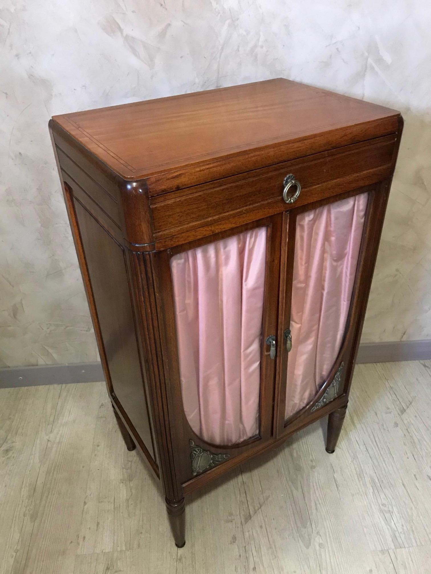 20th Century French Walnut Art Deco Disks Storage Cabinet, 1925 In Good Condition In LEGNY, FR