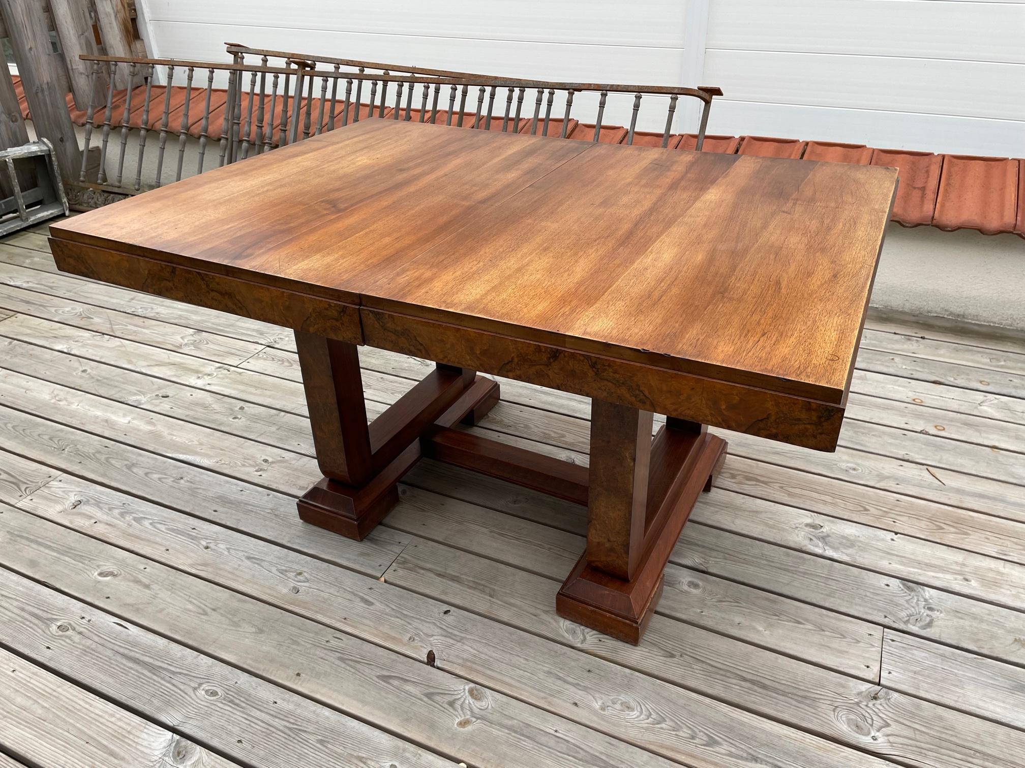 20th Century French Walnut Dining Table, 1940s In Good Condition In LEGNY, FR
