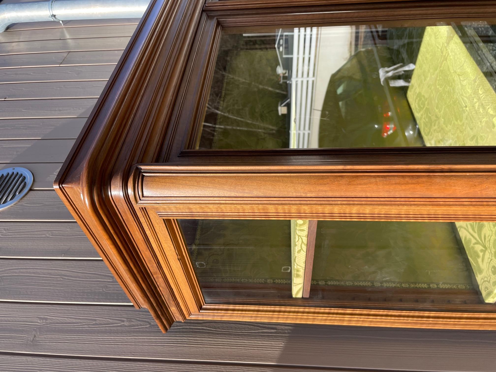 20th Century French Walnut Vitrine with Shelves, 1925s For Sale 1