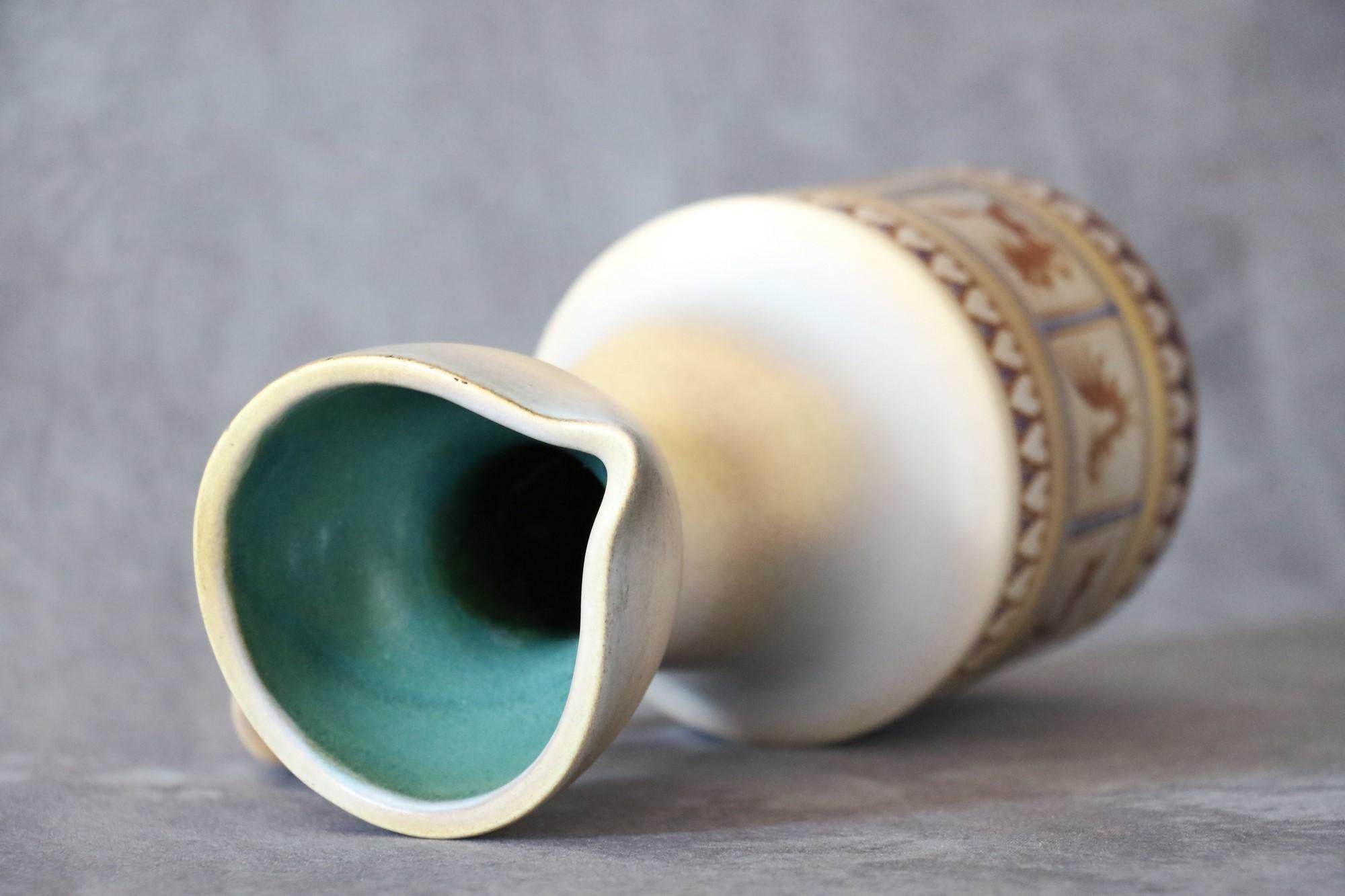 Brocca in ceramica bianca francese del XX secolo di René Maurel, anni '70 in vendita 5