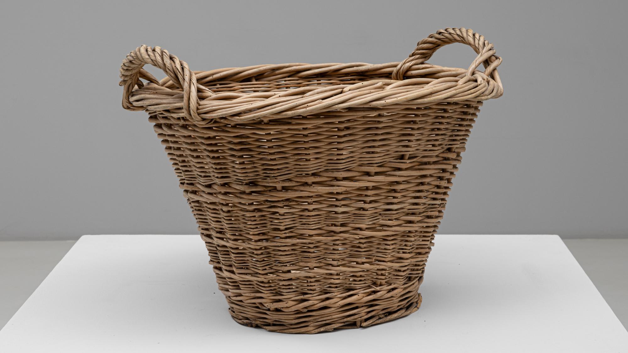 20th Century French Wicker Basket in vendita 1