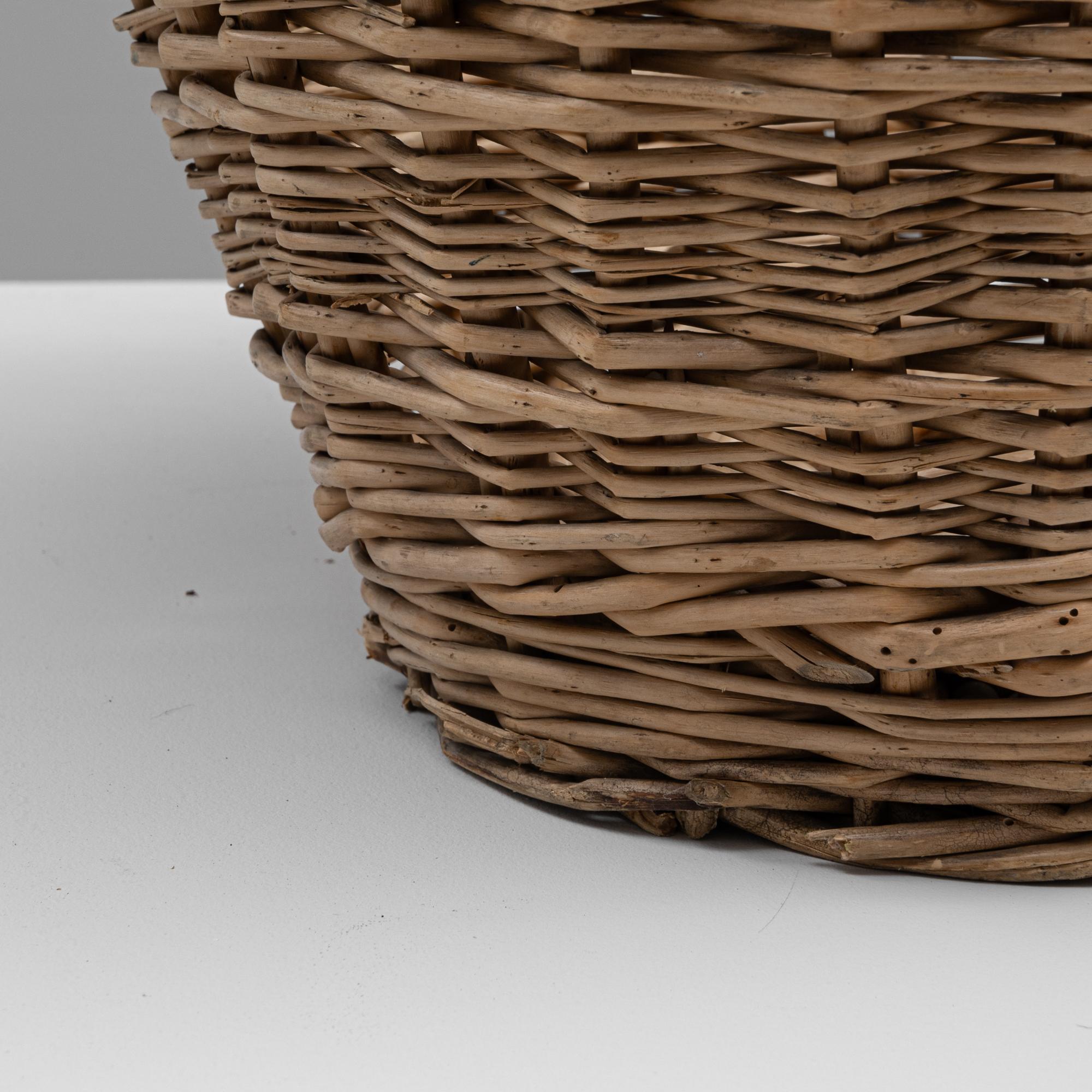 20th Century French Wicker Basket in vendita 3