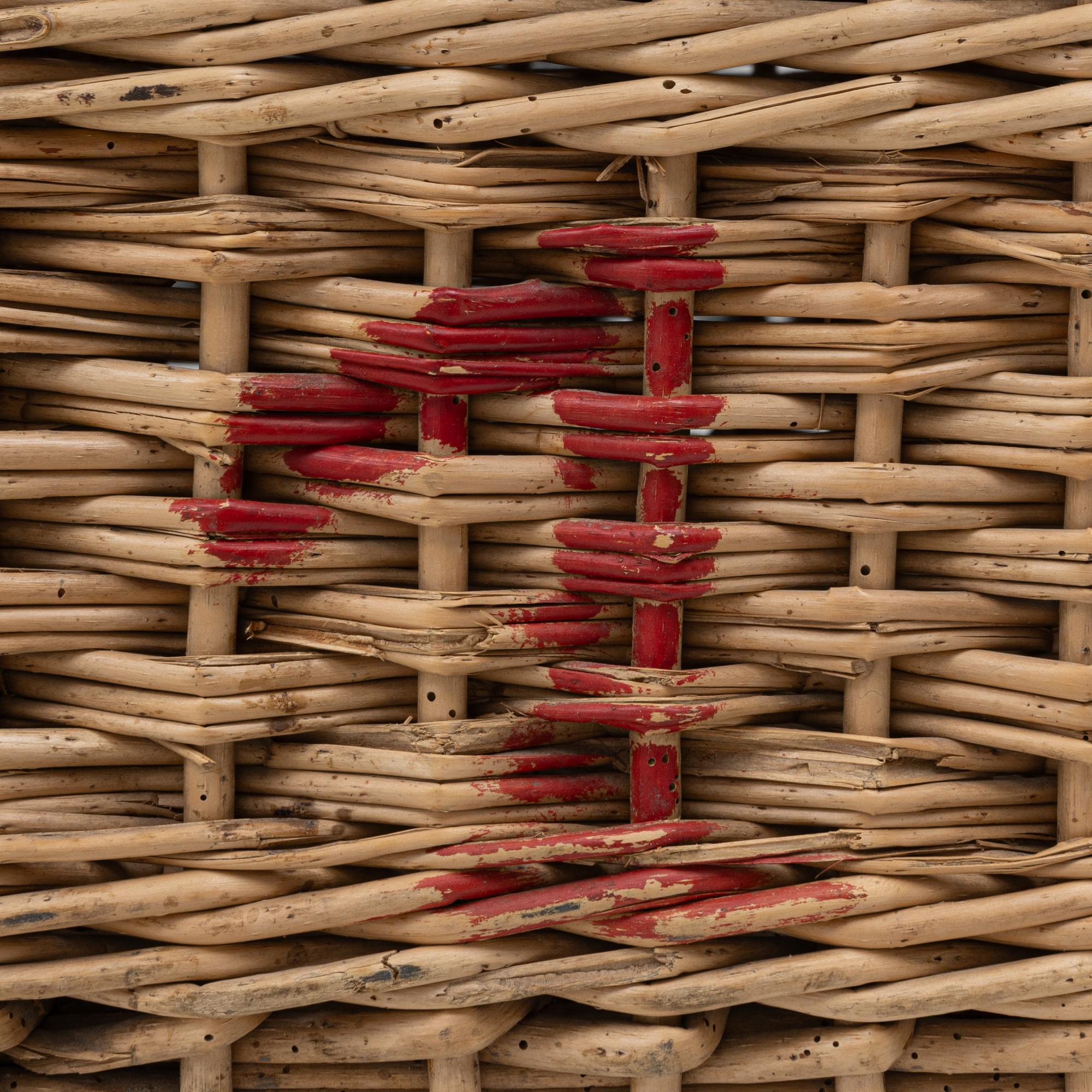 20th Century French Wicker Trunk For Sale 8
