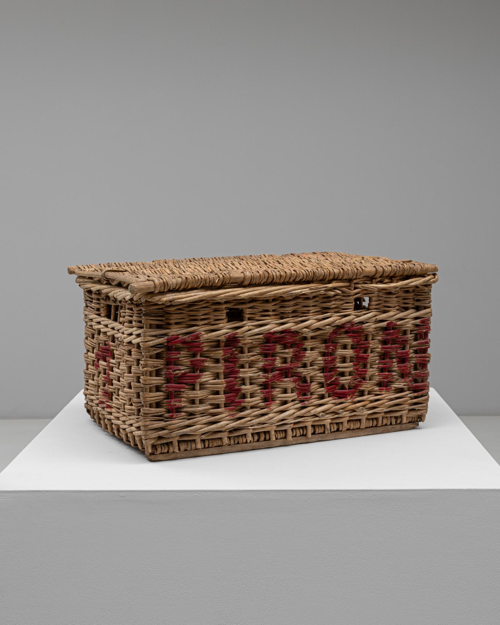 20th Century French Wicker Trunk For Sale 2