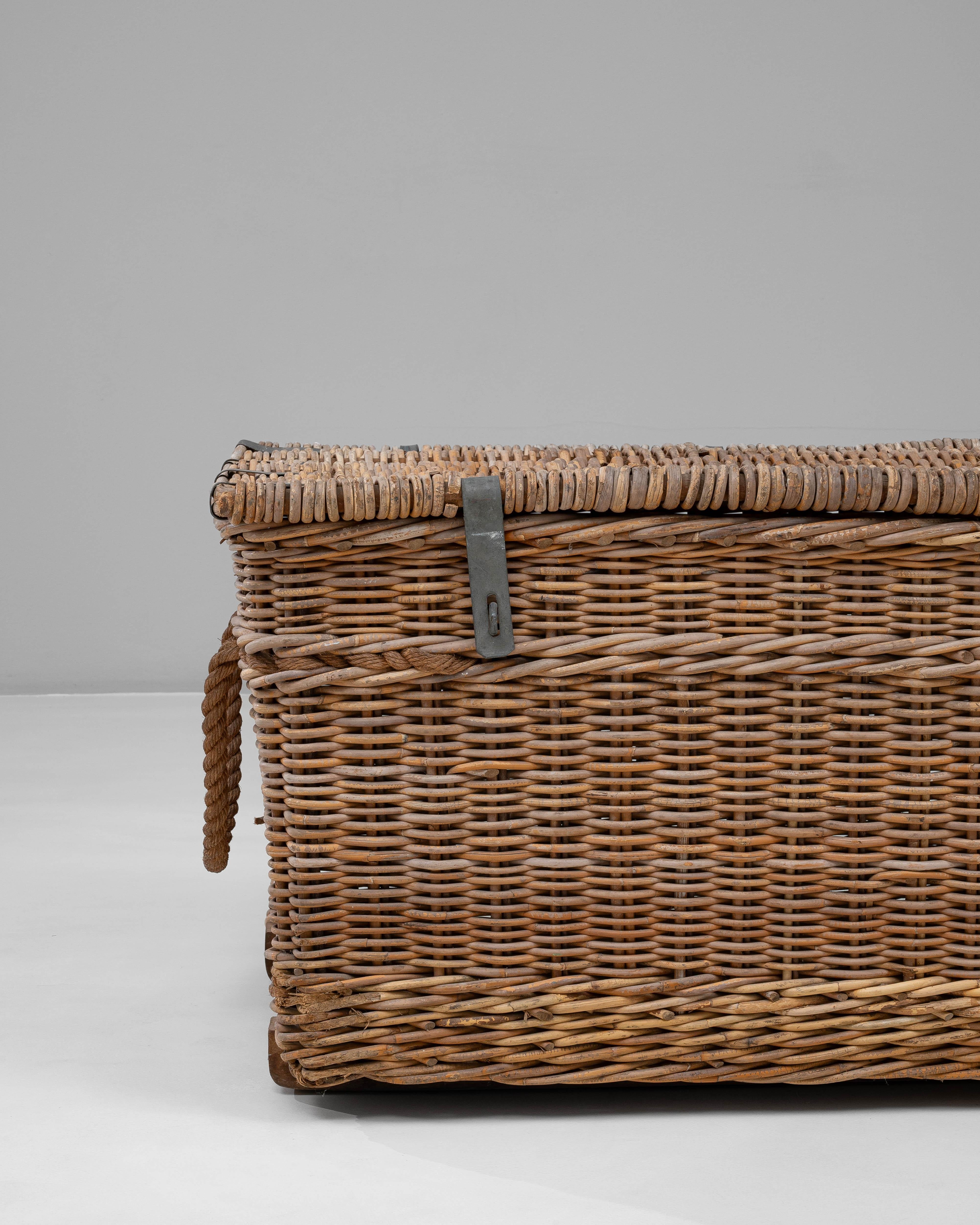 Baúl francés de mimbre del siglo XX Mimbre en venta