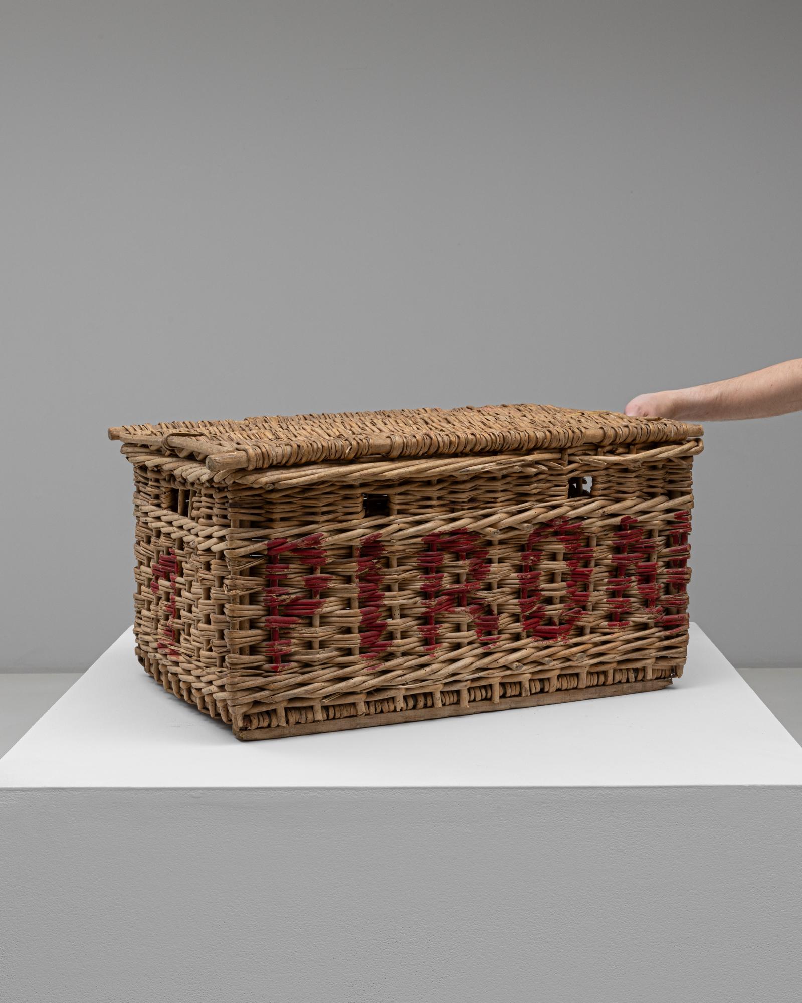 20th Century French Wicker Trunk For Sale 3