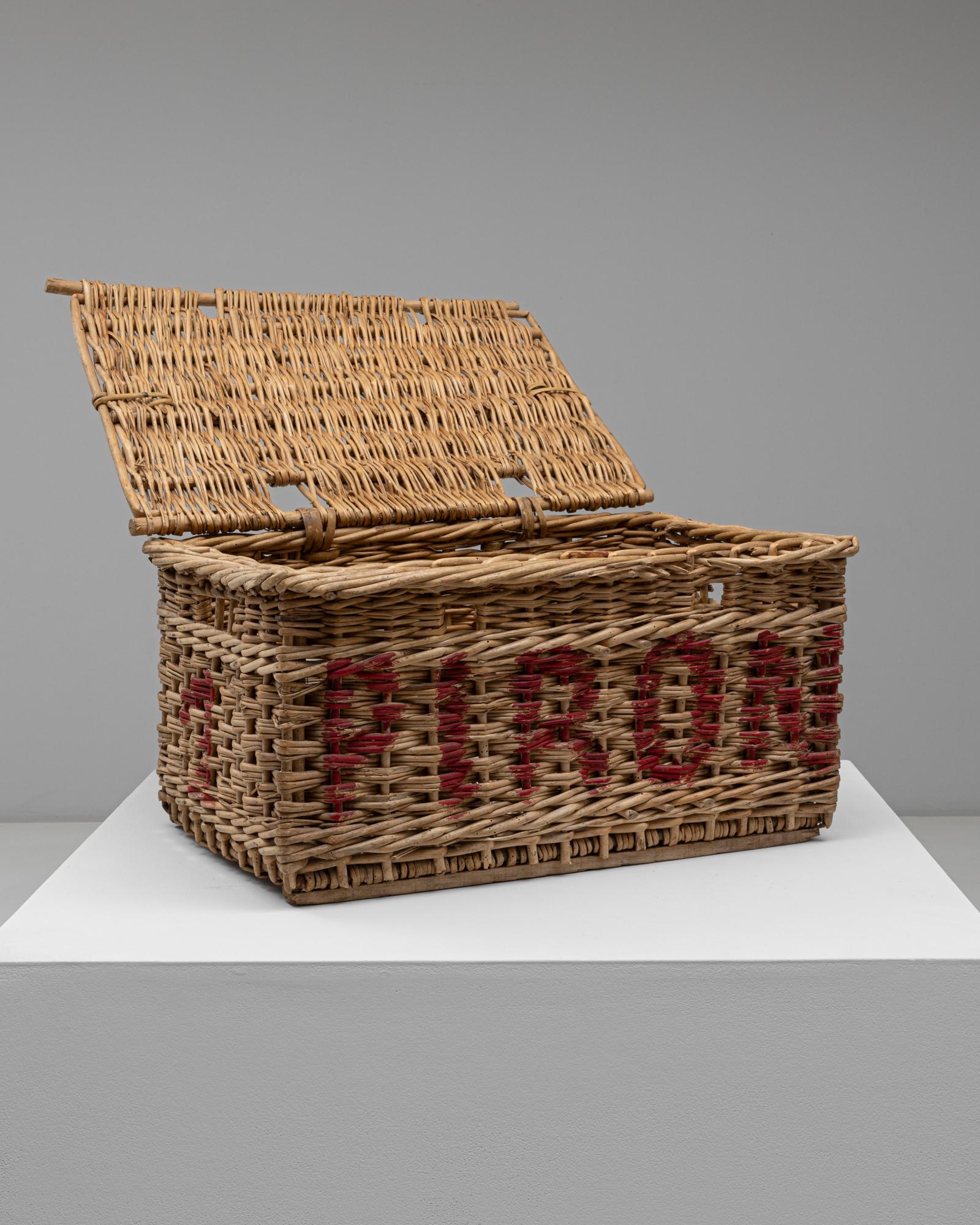 20th Century French Wicker Trunk For Sale 4