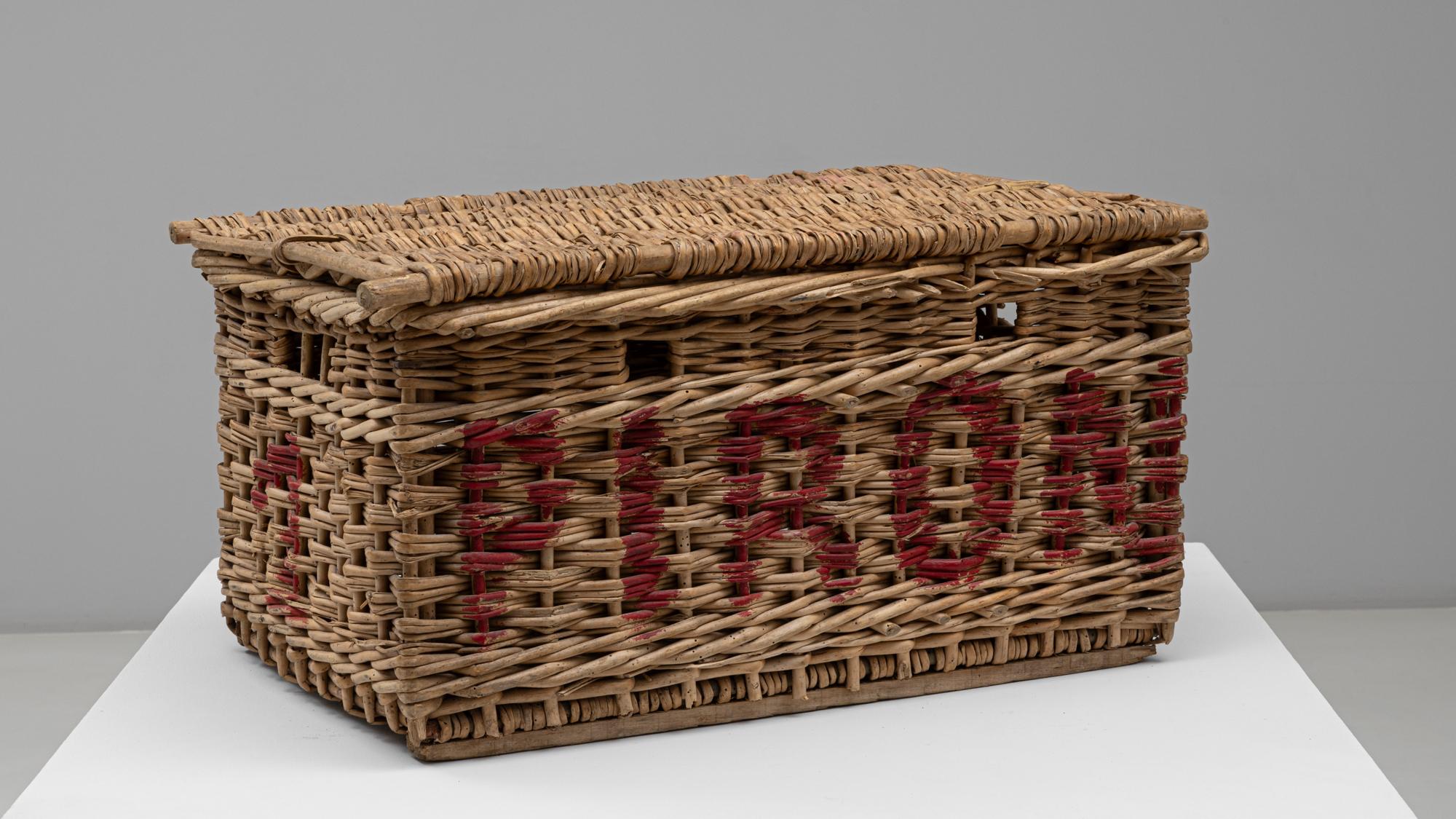 20th Century French Wicker Trunk For Sale 6