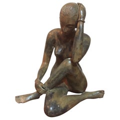 femme française du 20ème siècle Sculpture en bronze signée par Pierre Chenet