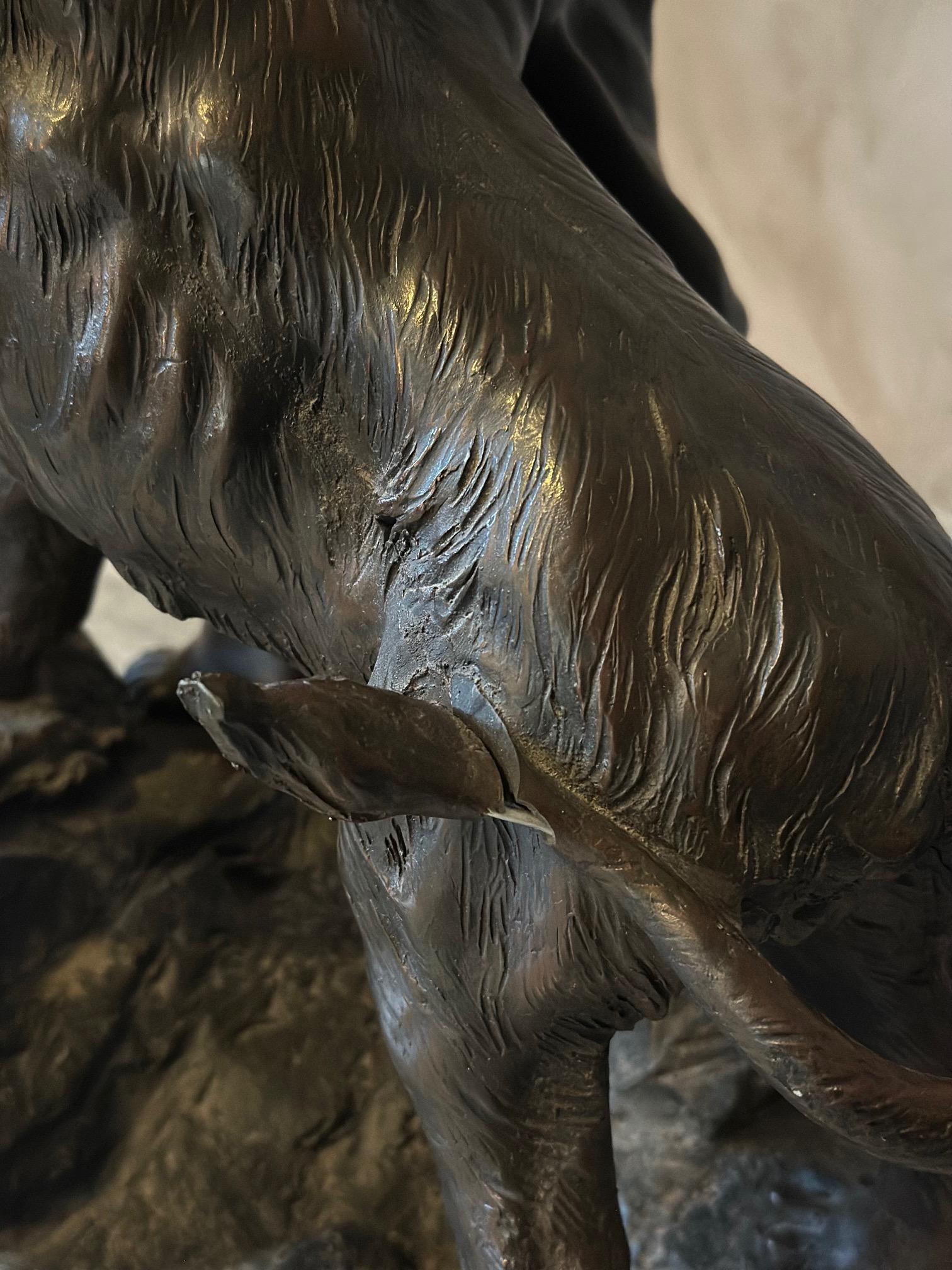 Statua di donna con leone e lampada francese del XX secolo in vendita 6