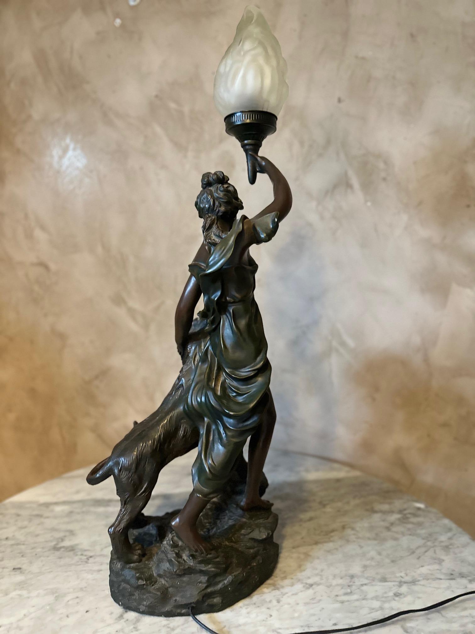 20th century French Woman with a Lion Statue and Lamp For Sale 10