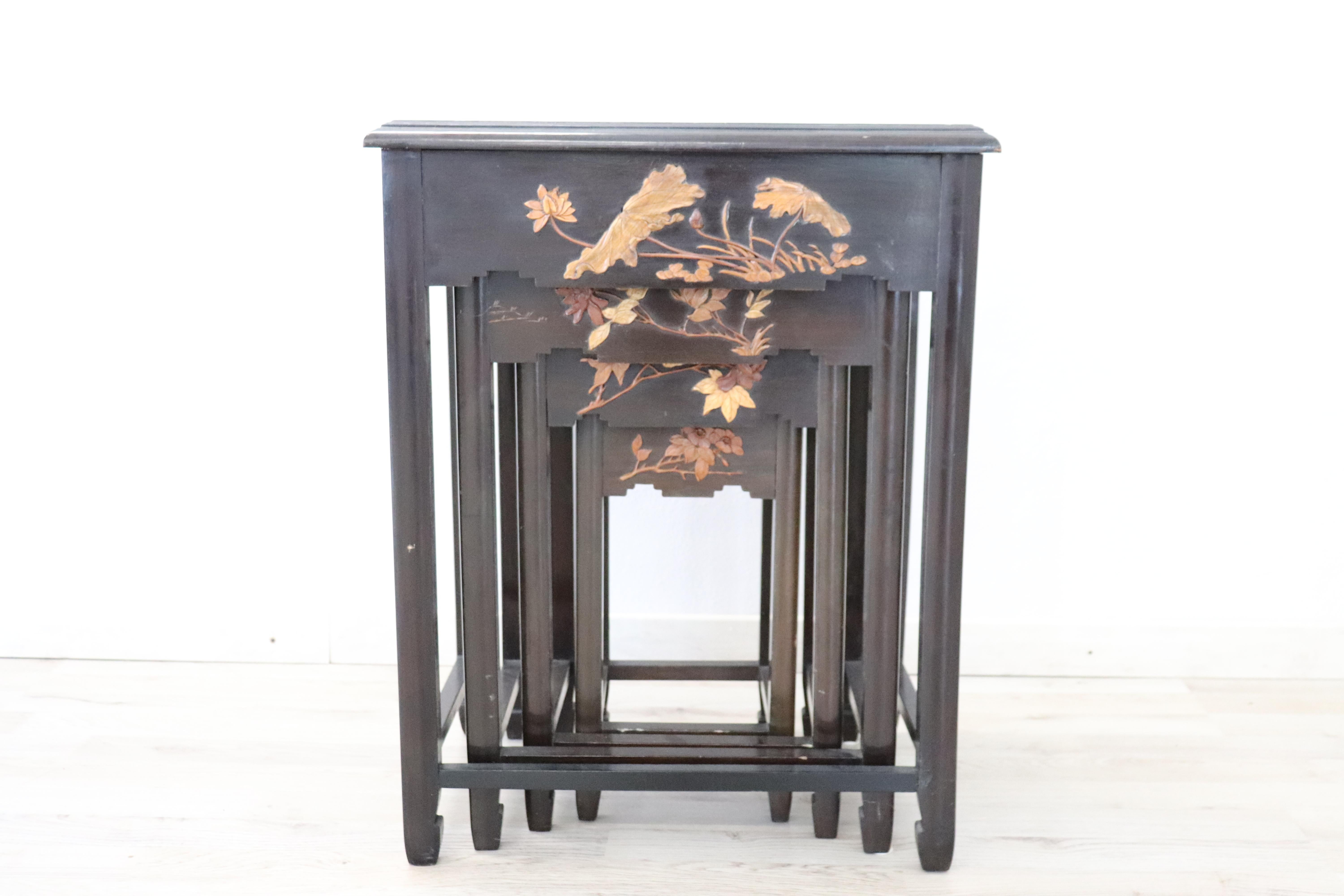 20th Century French Wood Carved Chinoiserie Nesting Tables or Side Table Set In Good Condition In Casale Monferrato, IT