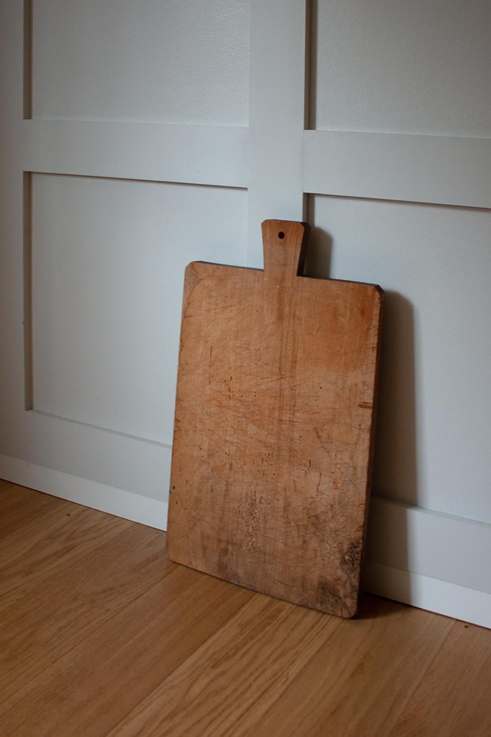 Planche à découper en bois français du 20ème siècle  en vente 1