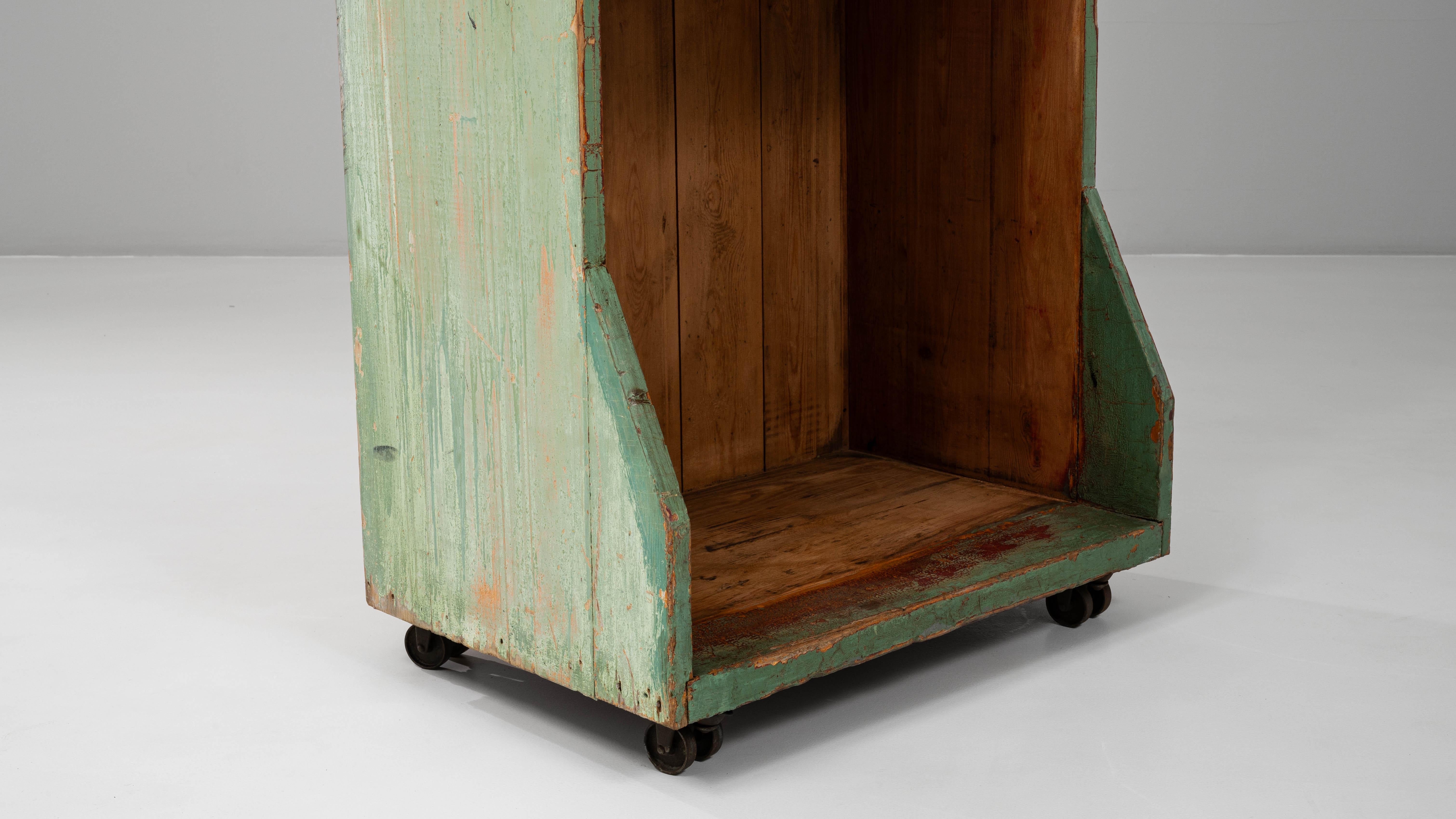 Libreria francese in Wood patinato del XX secolo in vendita 1