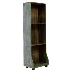 Bibliothèque en bois patiné français du 20e siècle