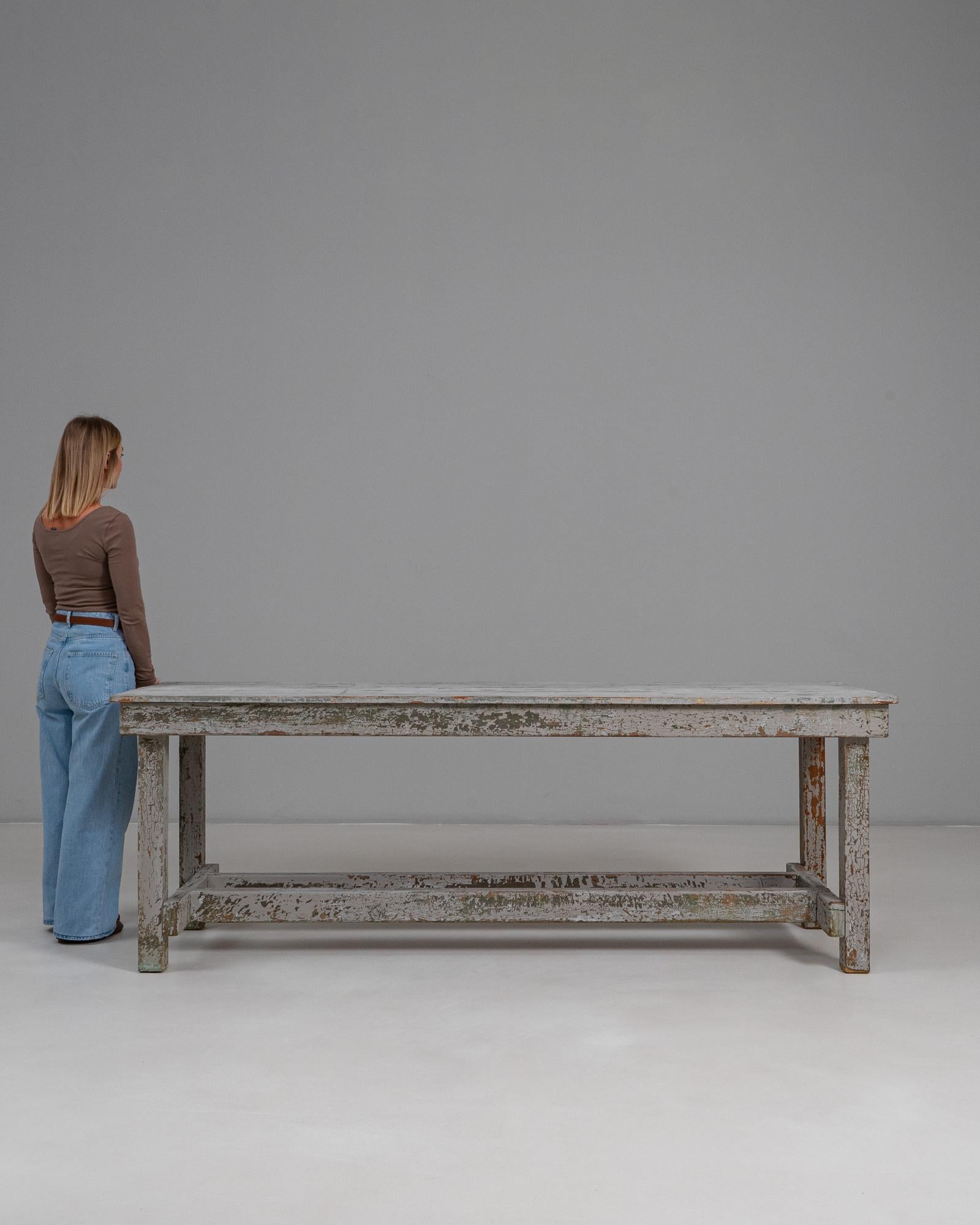 20th Century French Wood Patinated Dining Table im Zustand „Gut“ im Angebot in High Point, NC