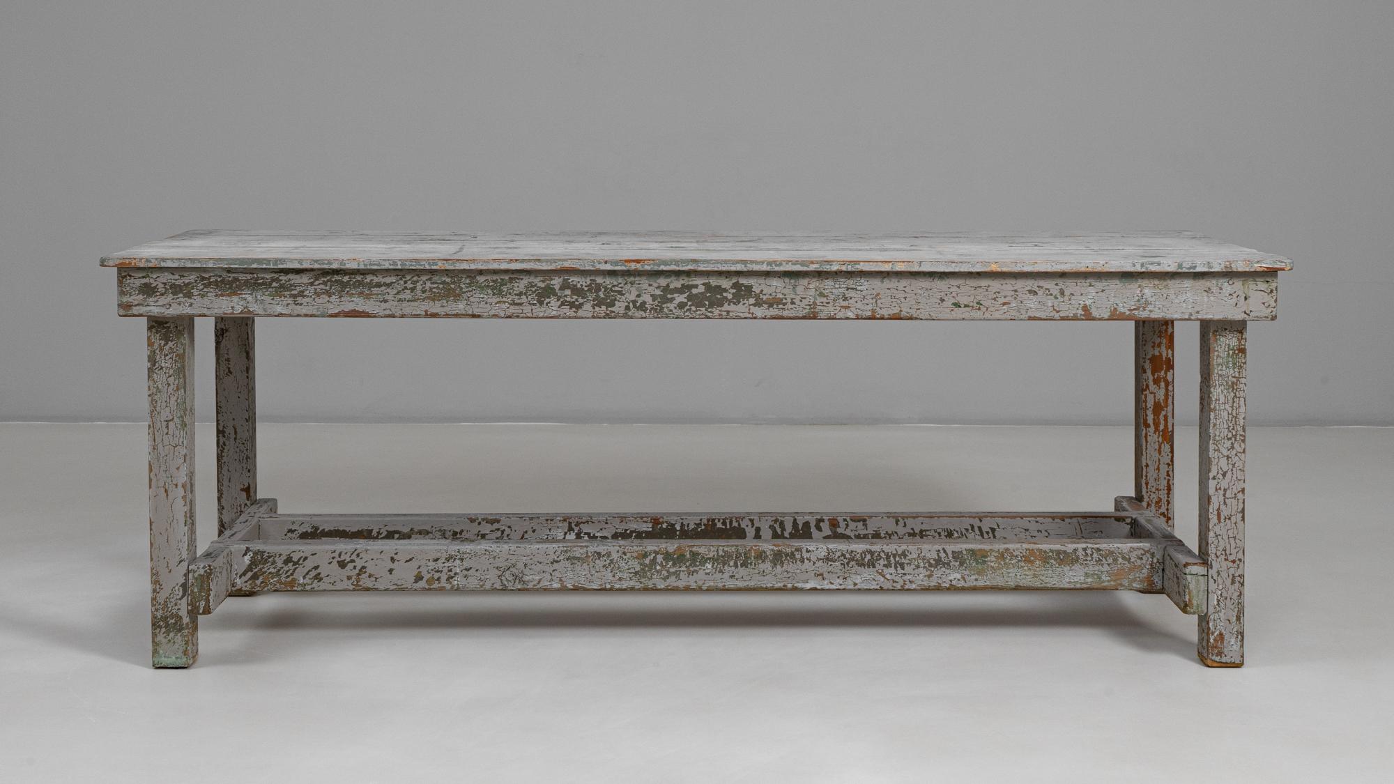 20th Century French Wood Patinated Dining Table (Holz) im Angebot