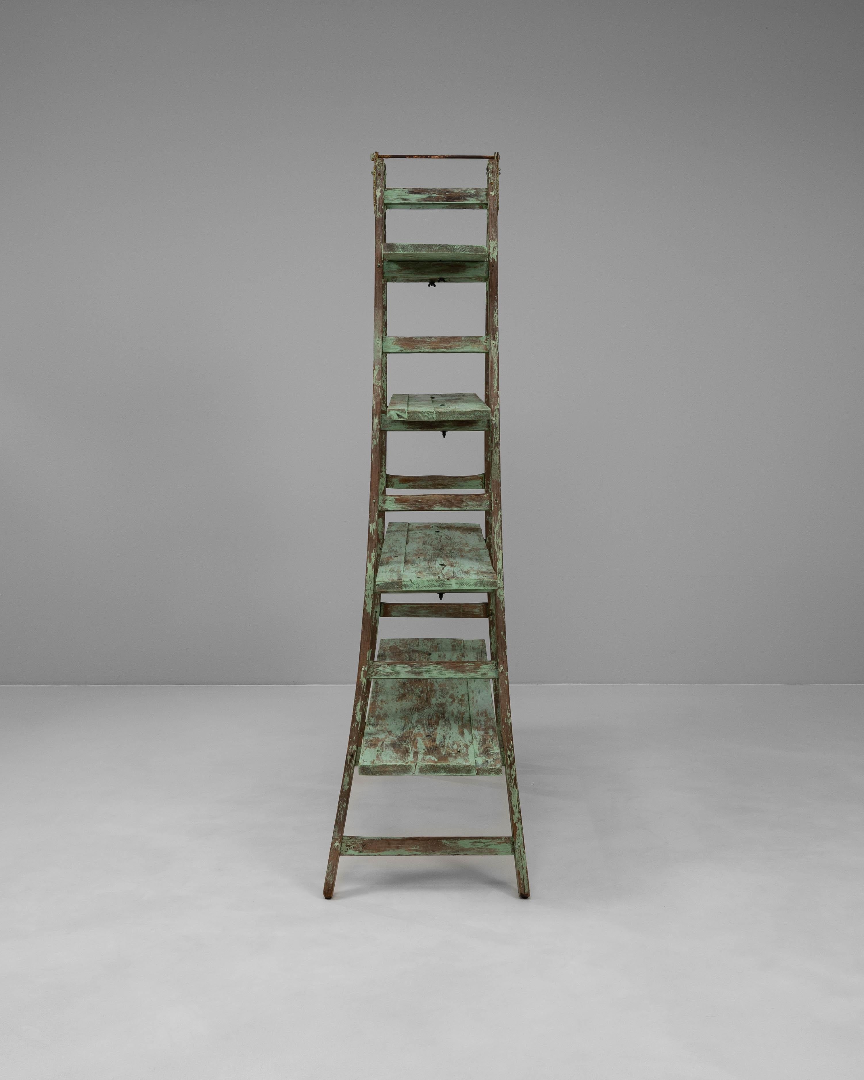 20th Century French Wooden Bookcase im Zustand „Gut“ im Angebot in High Point, NC