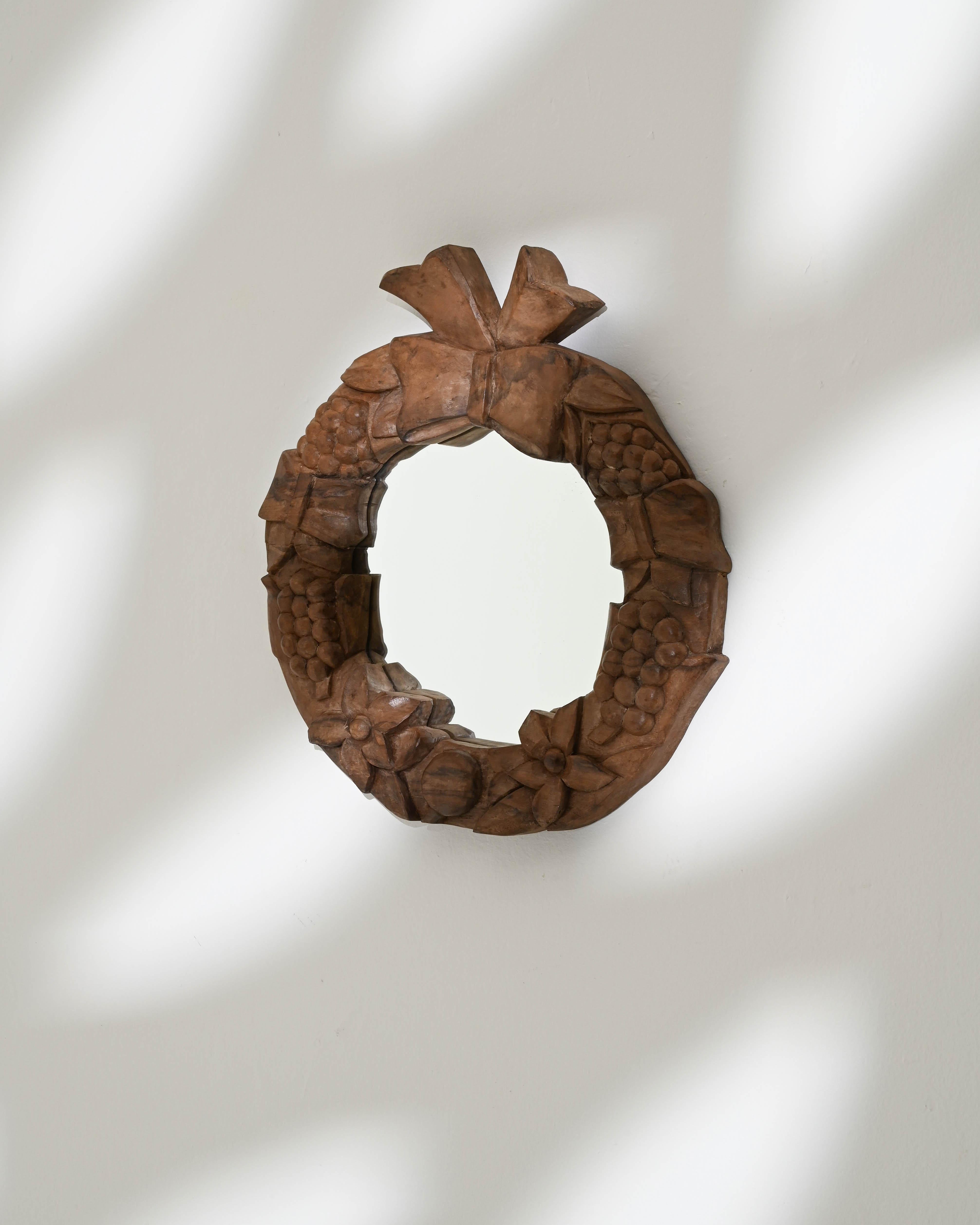 20th Century French Wooden Carved Wreath Wall Mirror For Sale 1