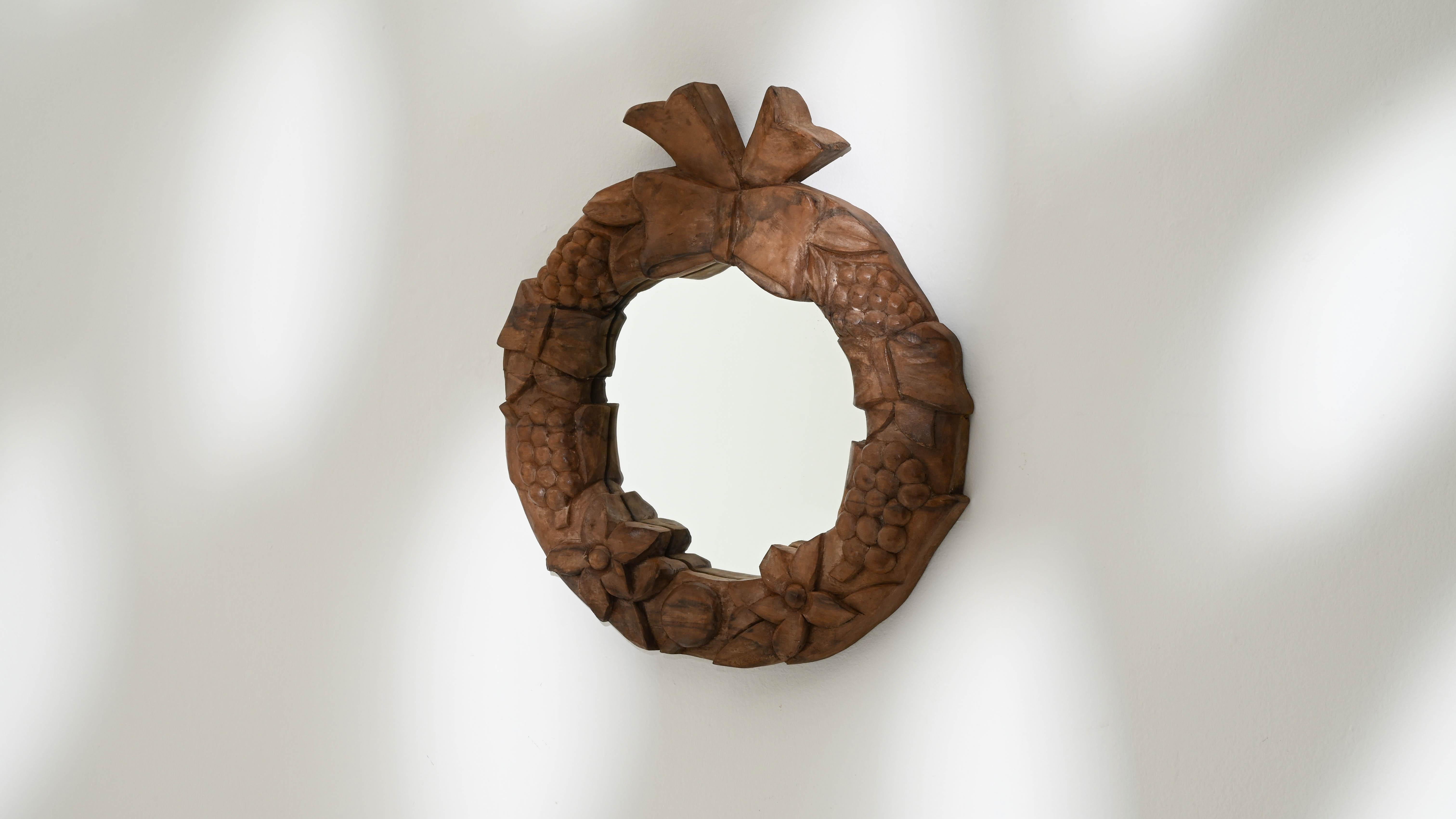 20th Century French Wooden Carved Wreath Wall Mirror For Sale 2
