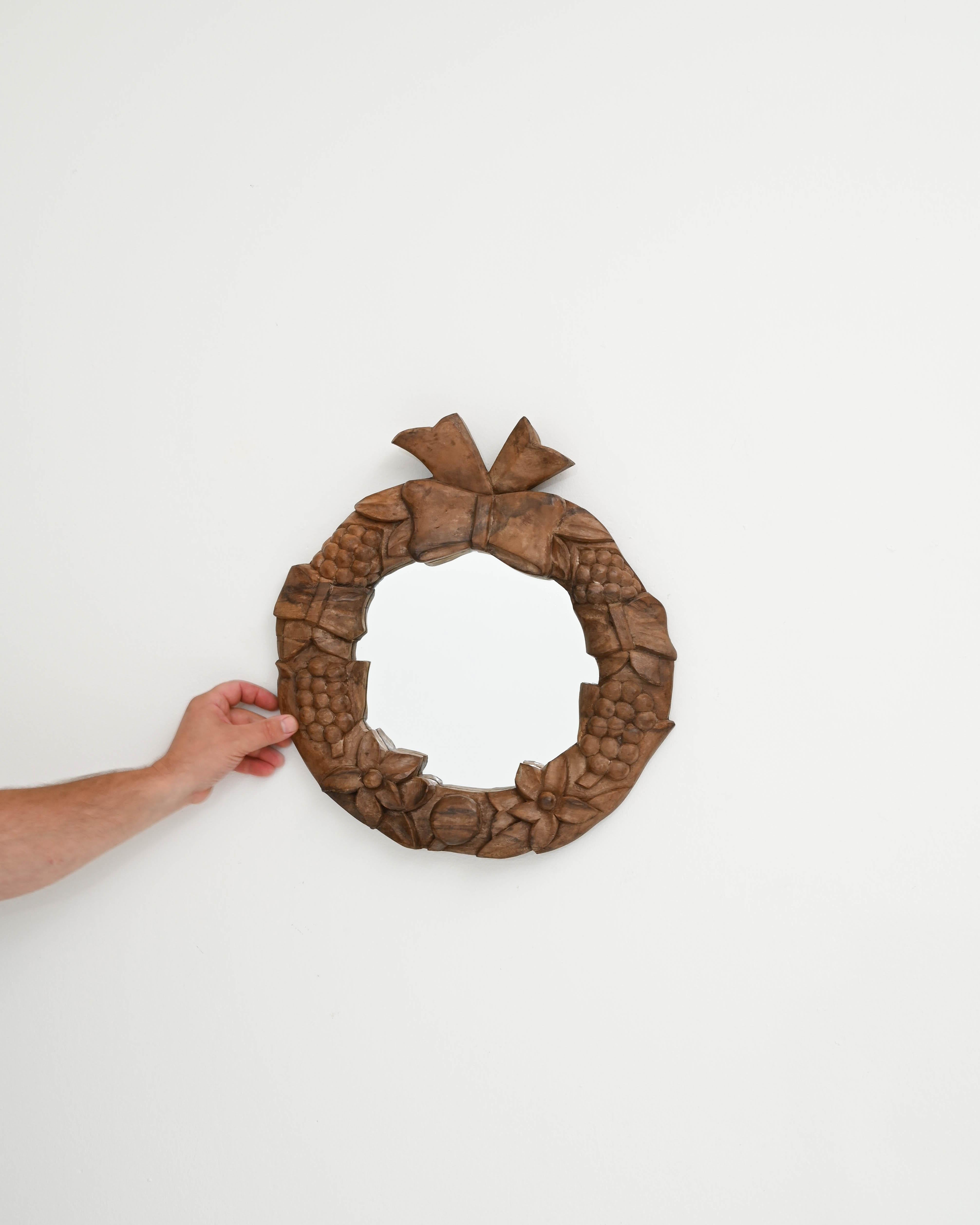 20th Century French Wooden Carved Wreath Wall Mirror For Sale 5