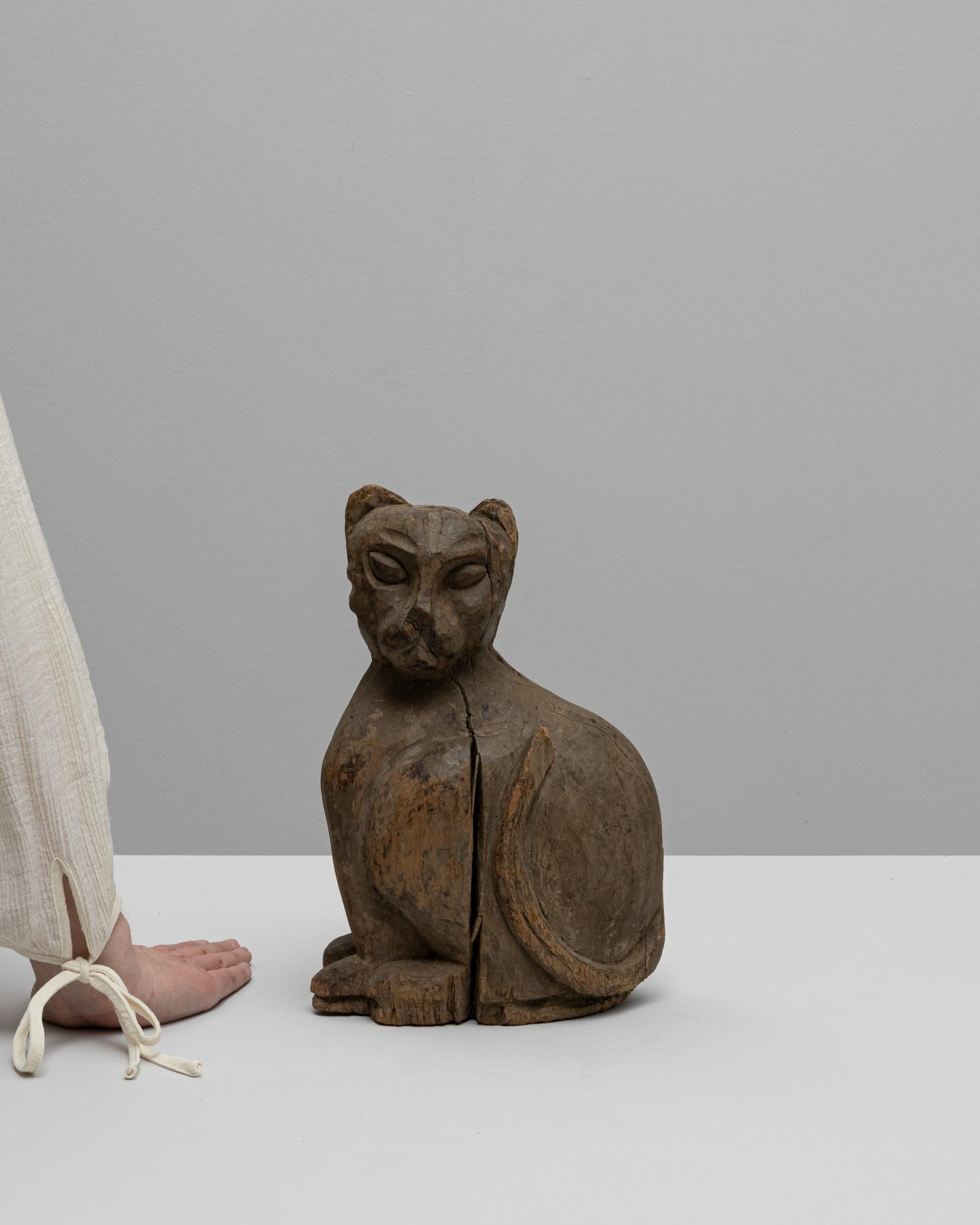Français Sculpture de chat en bois française du 20e siècle en vente