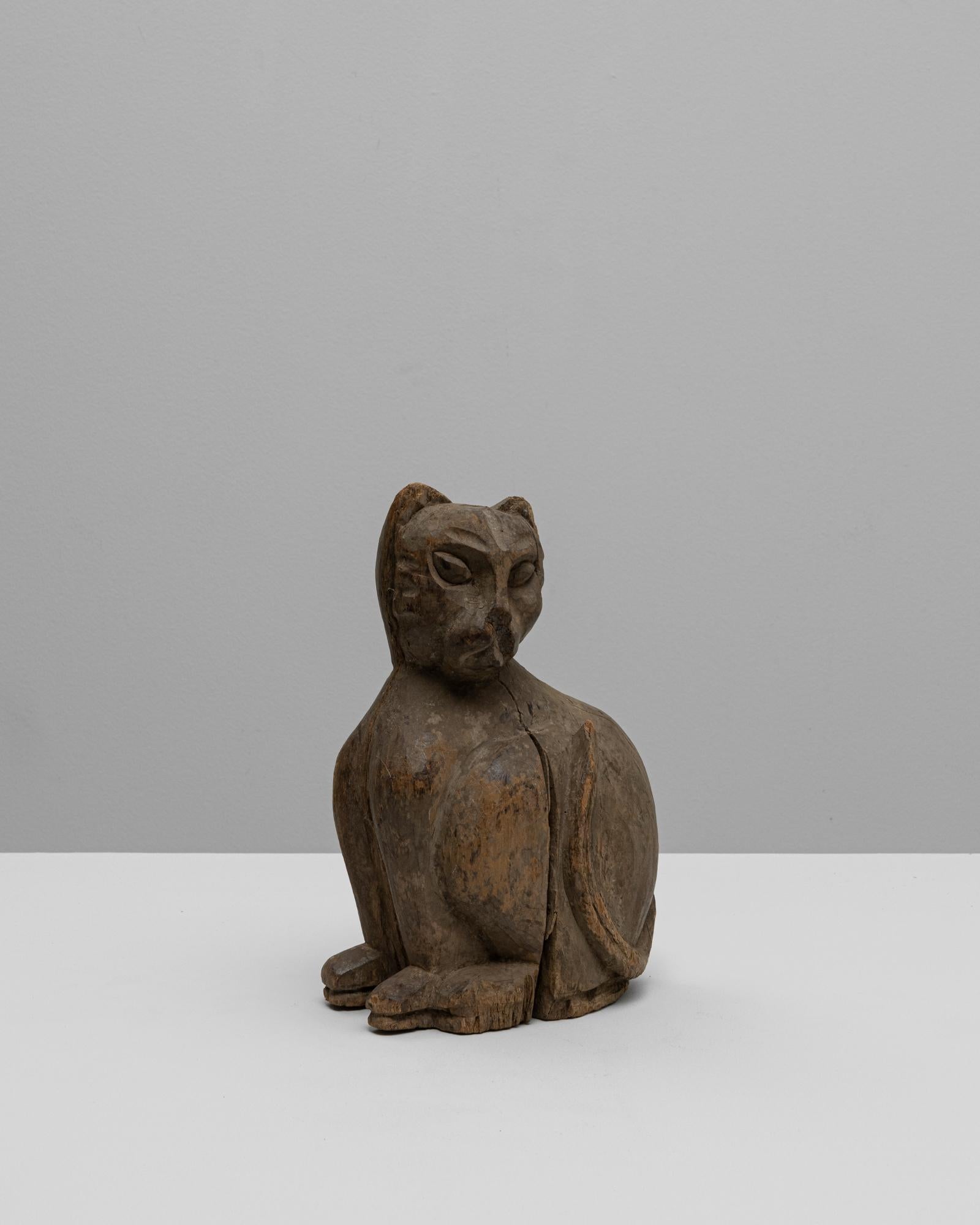 Sculpture de chat en bois française du 20e siècle Bon état - En vente à High Point, NC