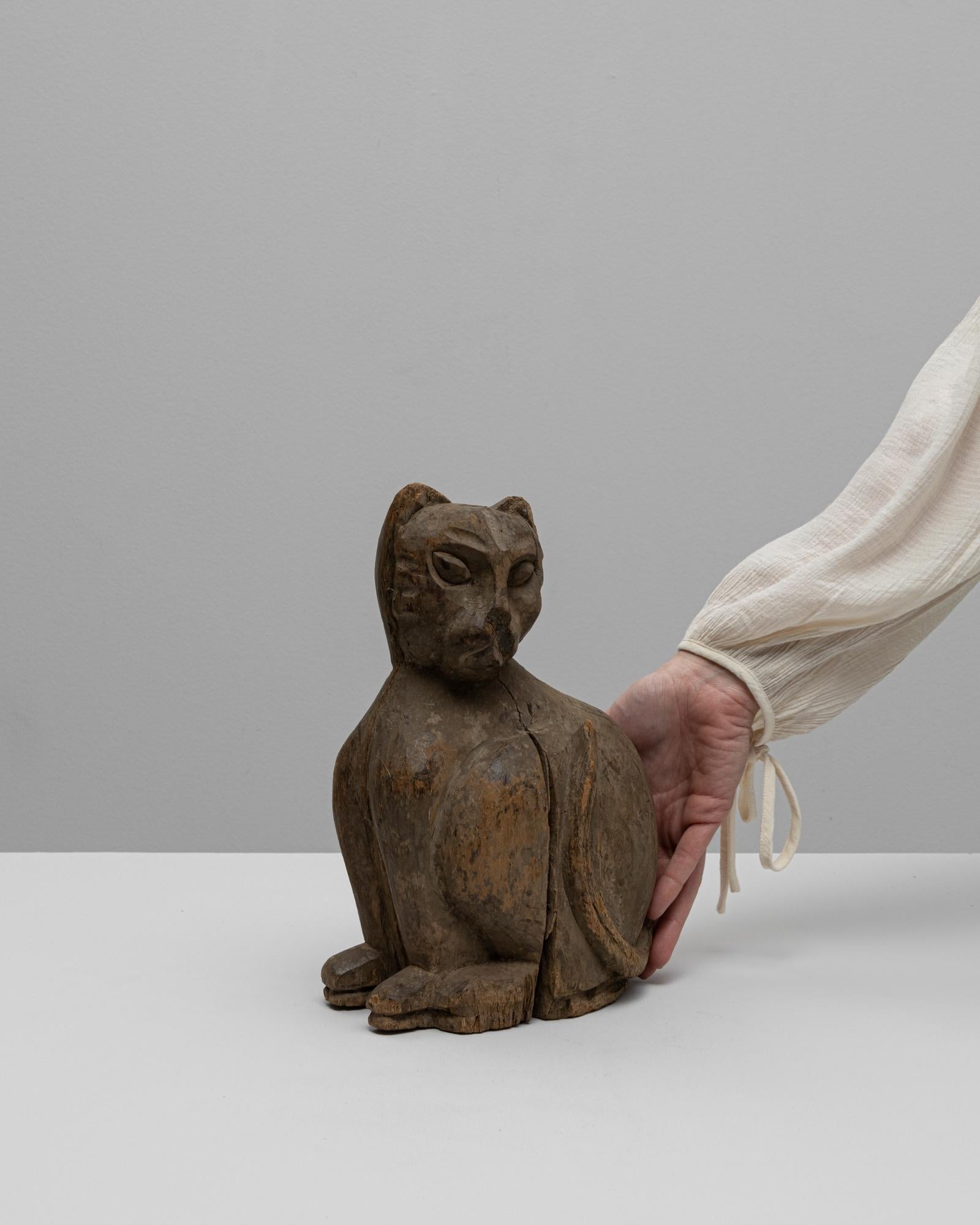 20ième siècle Sculpture de chat en bois française du 20e siècle en vente