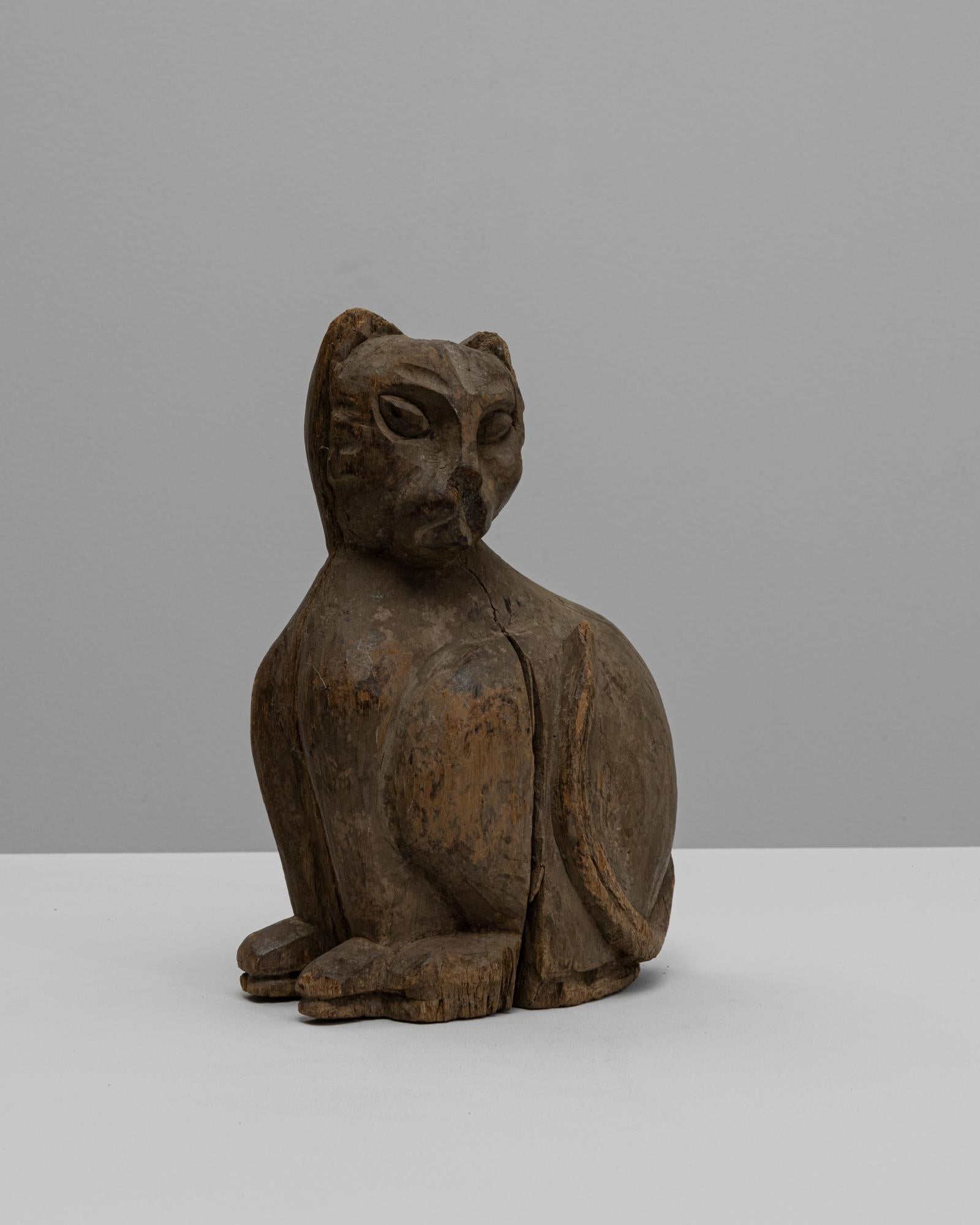Bois Sculpture de chat en bois française du 20e siècle en vente