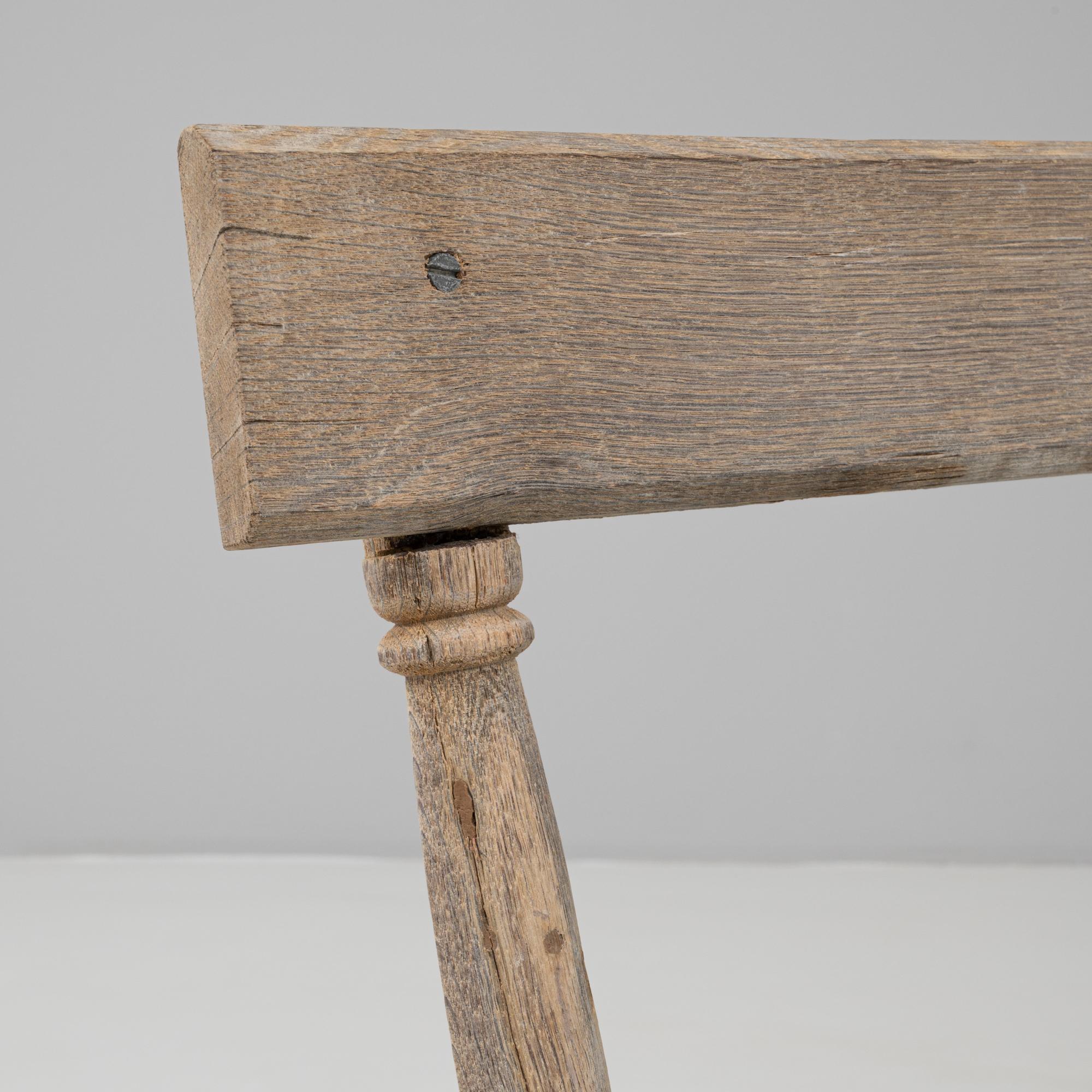 Französischer Holzstuhl des 20. Jahrhunderts mit gepolstertem Sitzkissen im Angebot 7