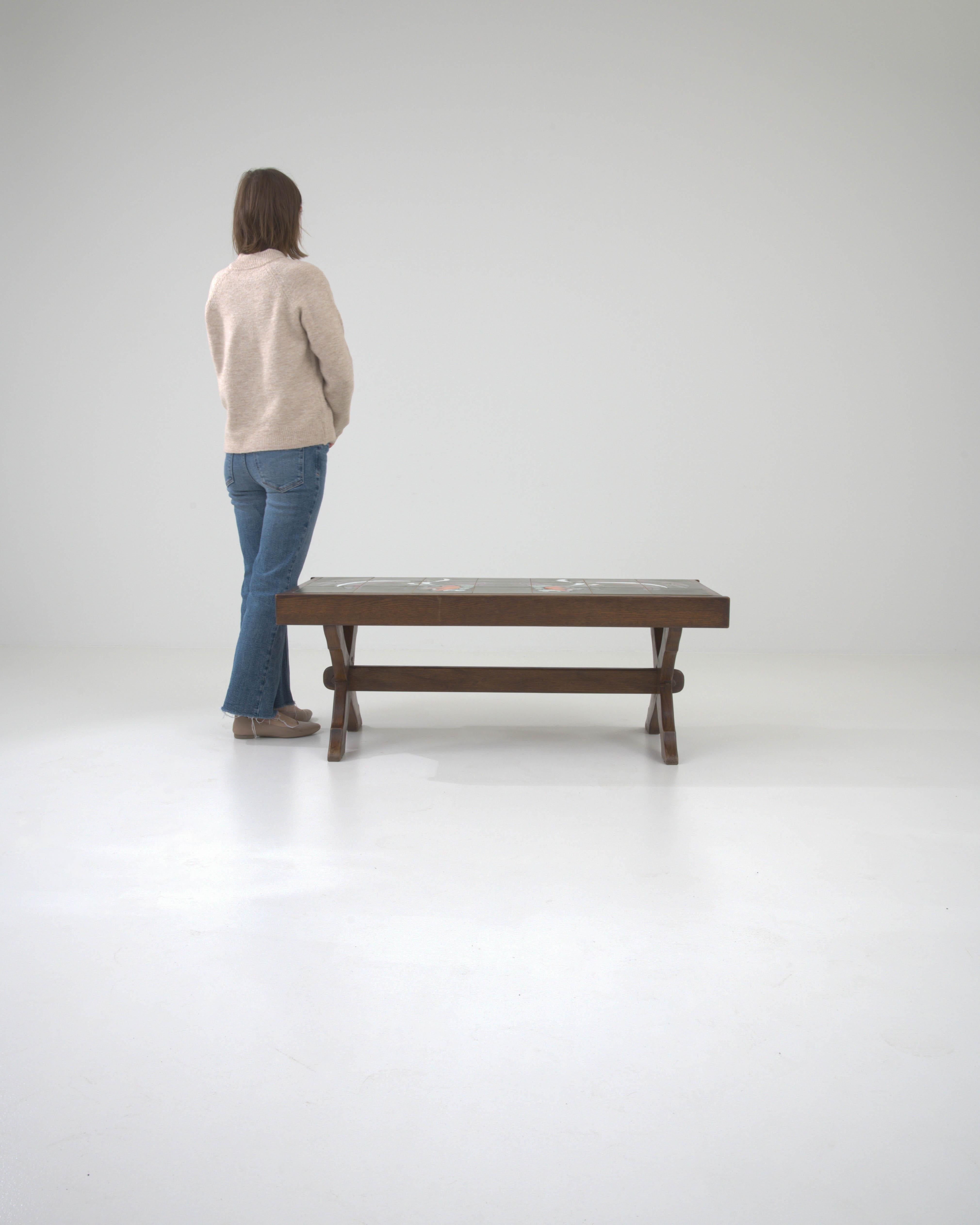 Français Table basse en bois français du 20e siècle avec plateau en céramique en vente