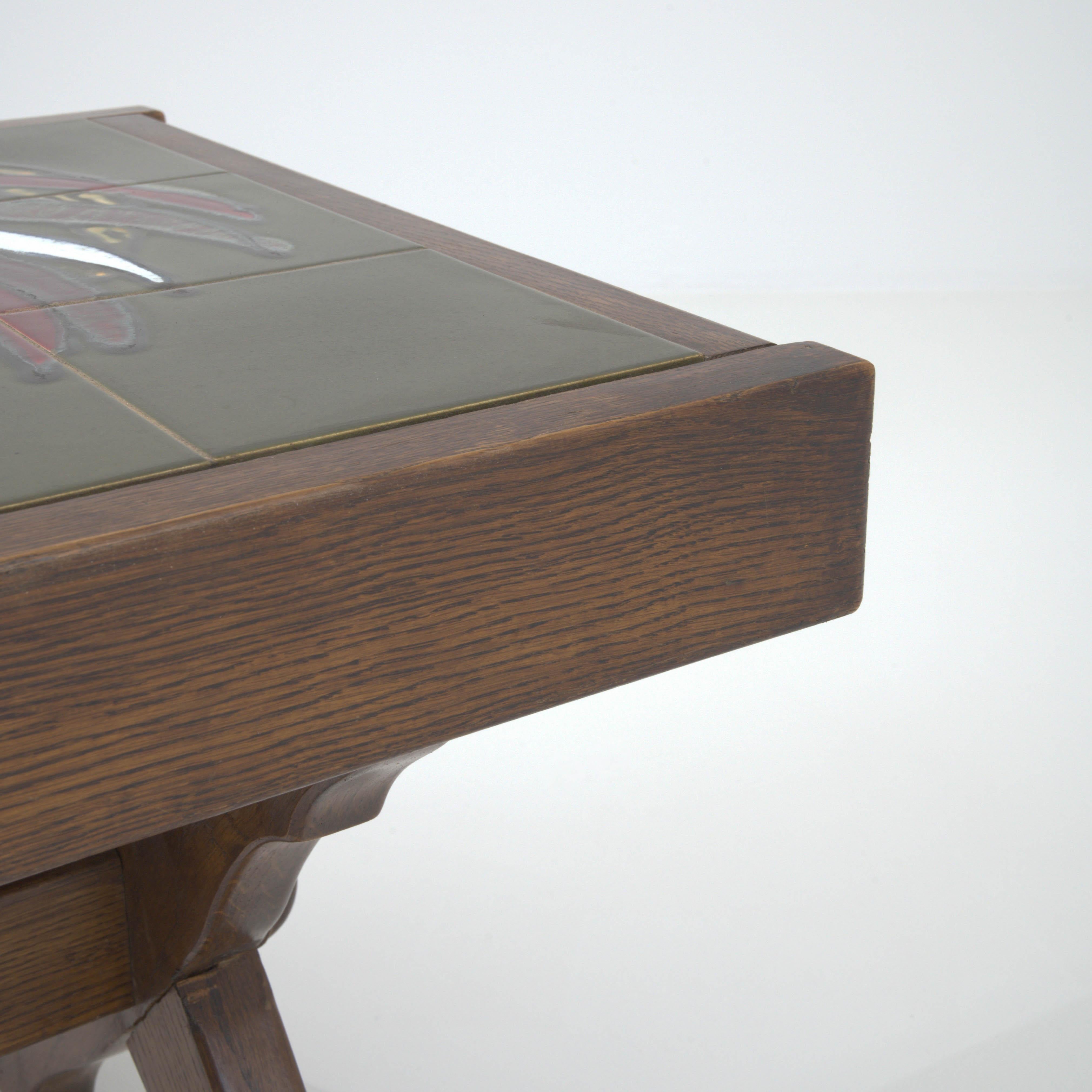 Table basse en bois français du 20e siècle avec plateau en céramique en vente 1