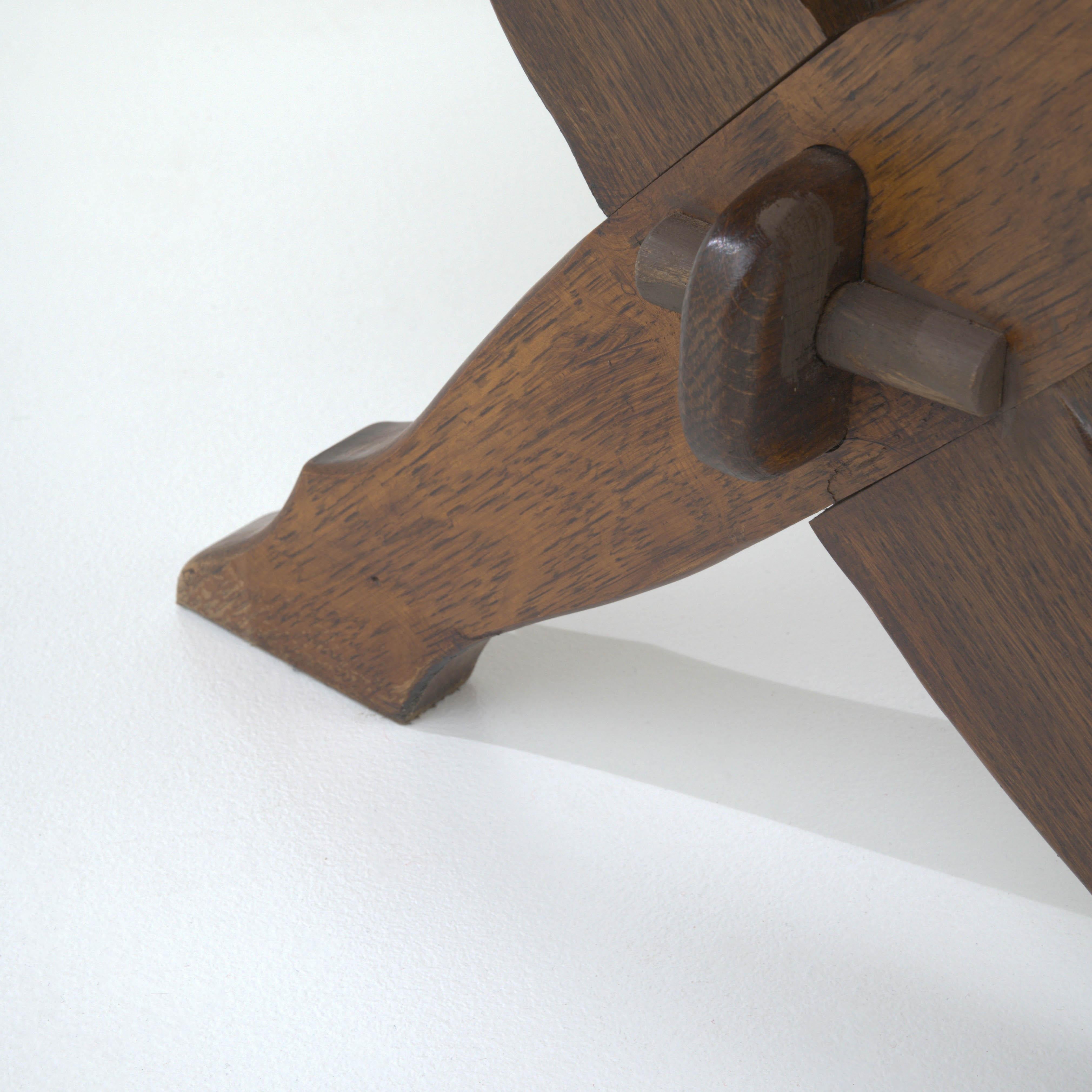 Table basse en bois français du 20e siècle avec plateau en céramique en vente 2