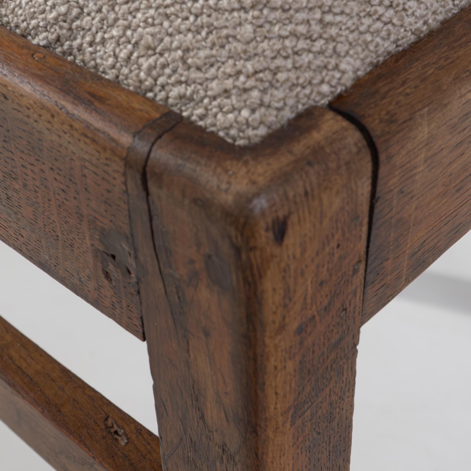 Sedia da pranzo francese del XX secolo in legno con seduta imbottita in vendita 8