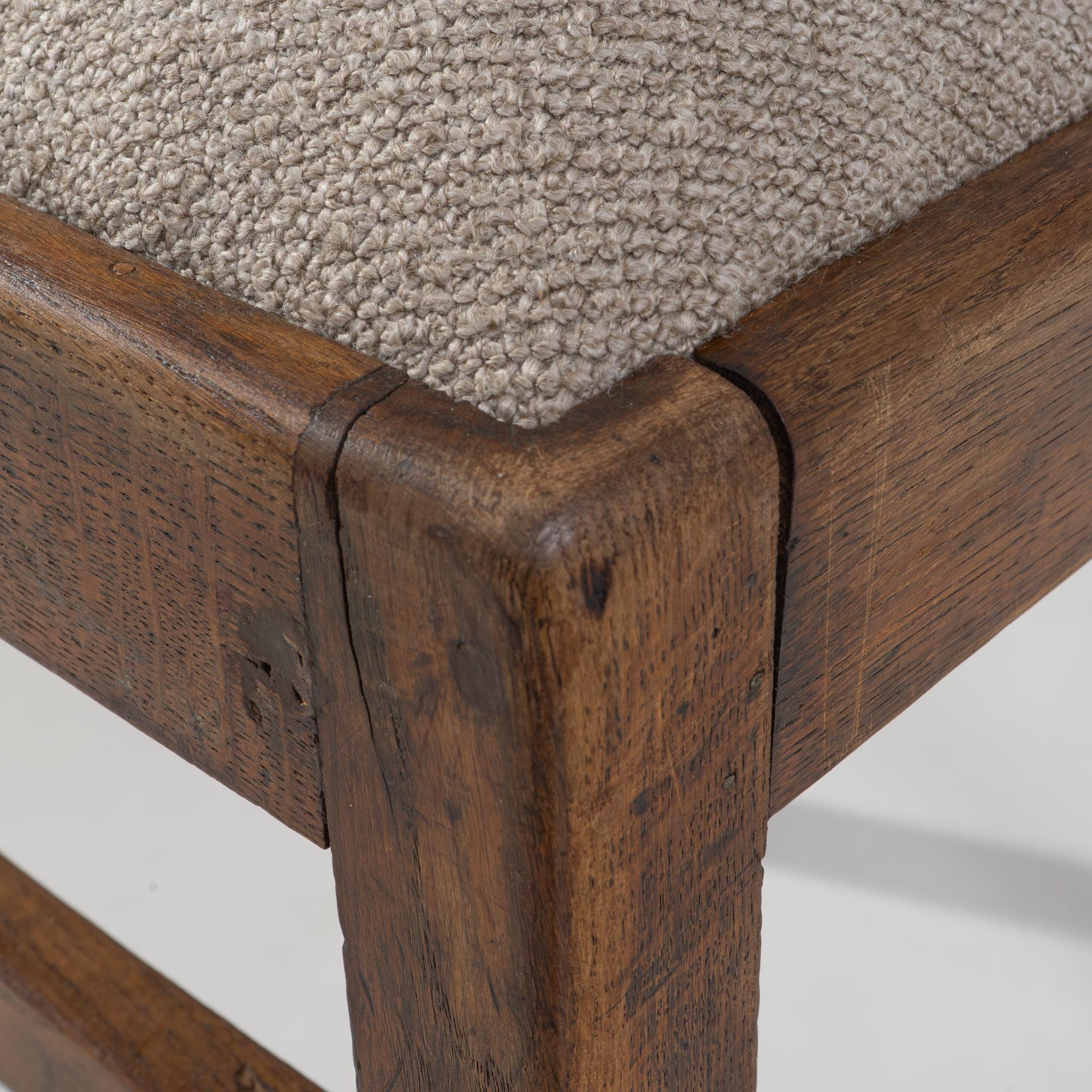 Sedia da pranzo francese del XX secolo in legno con seduta imbottita in vendita 9