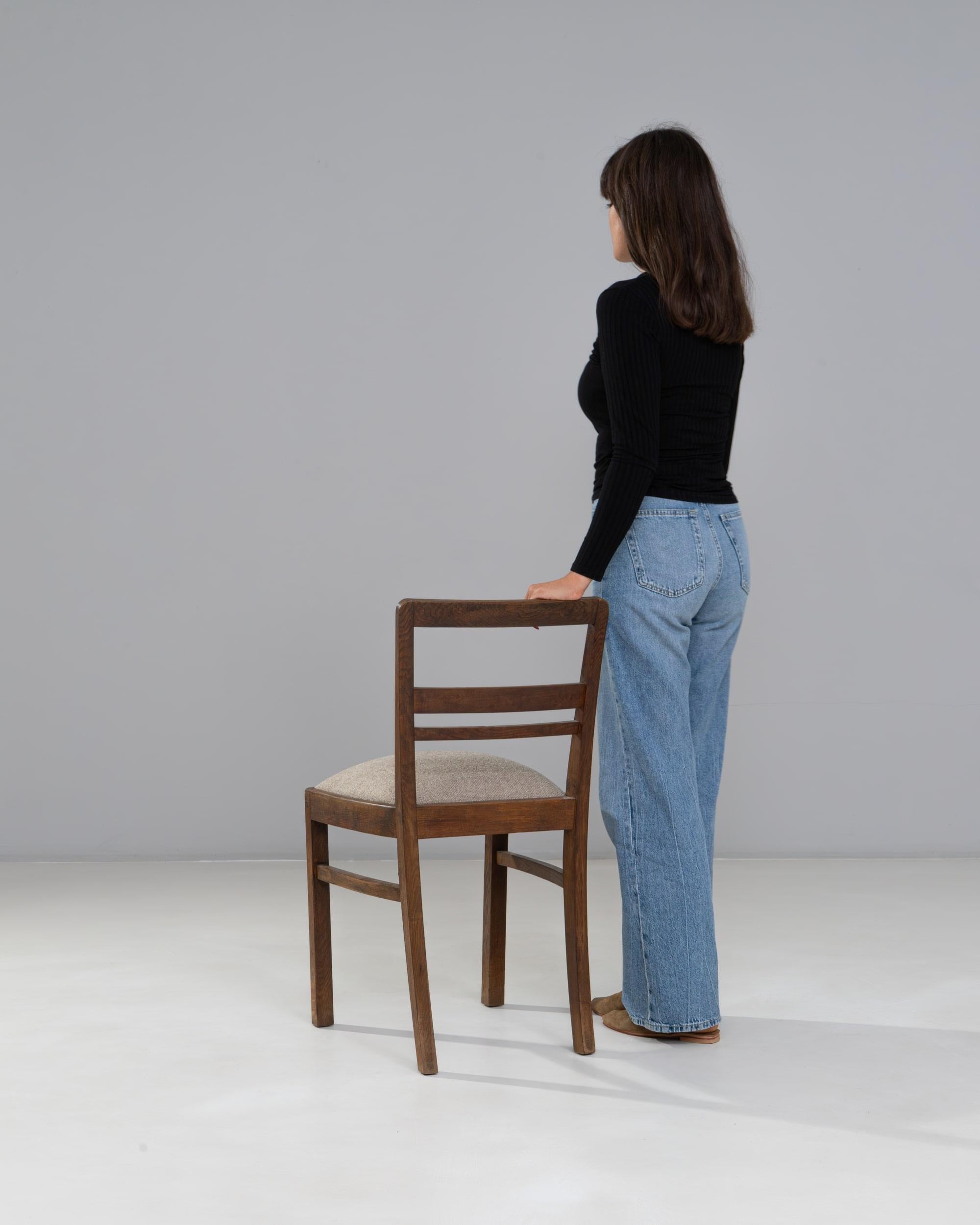 Sedia da pranzo francese del XX secolo in legno con seduta imbottita in vendita 1