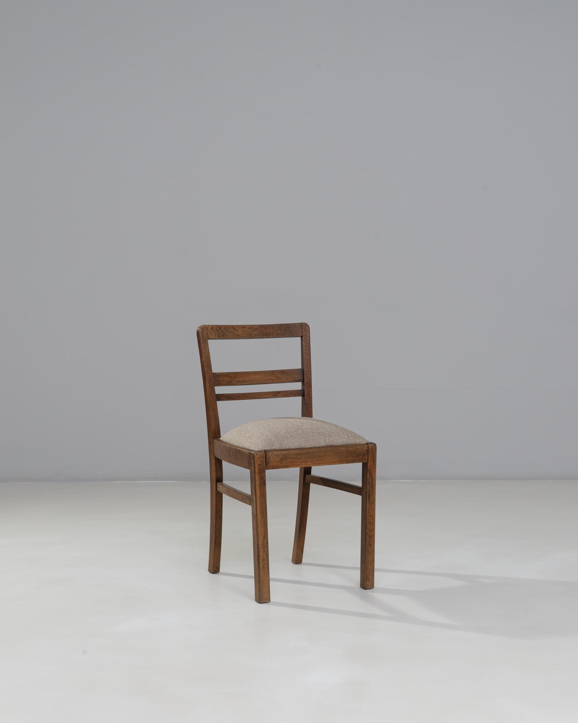 Sedia da pranzo francese del XX secolo in legno con seduta imbottita in vendita 3