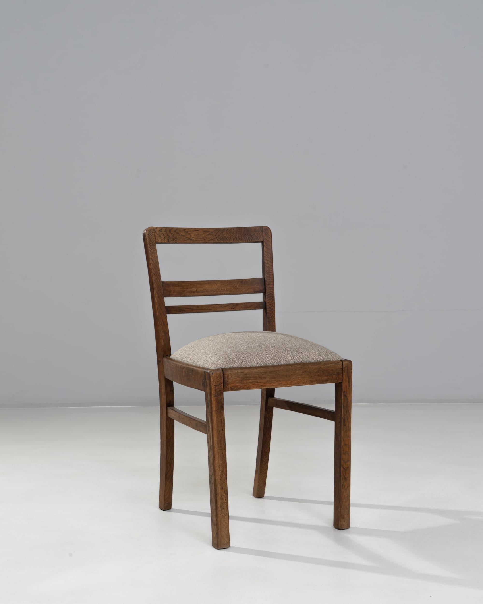 Sedia da pranzo francese del XX secolo in legno con seduta imbottita in vendita 4