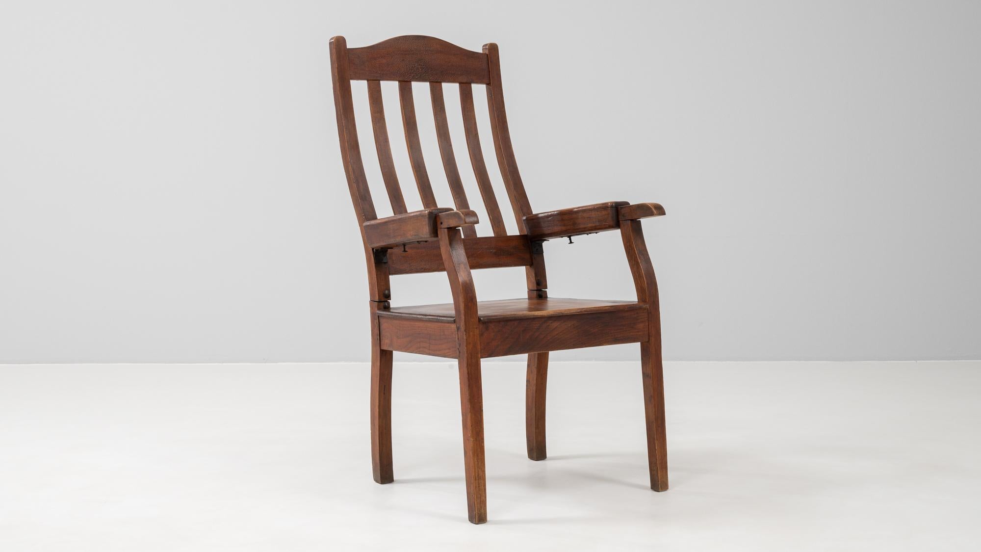 Legno Poltrona Foldes in legno francese del XX secolo in vendita