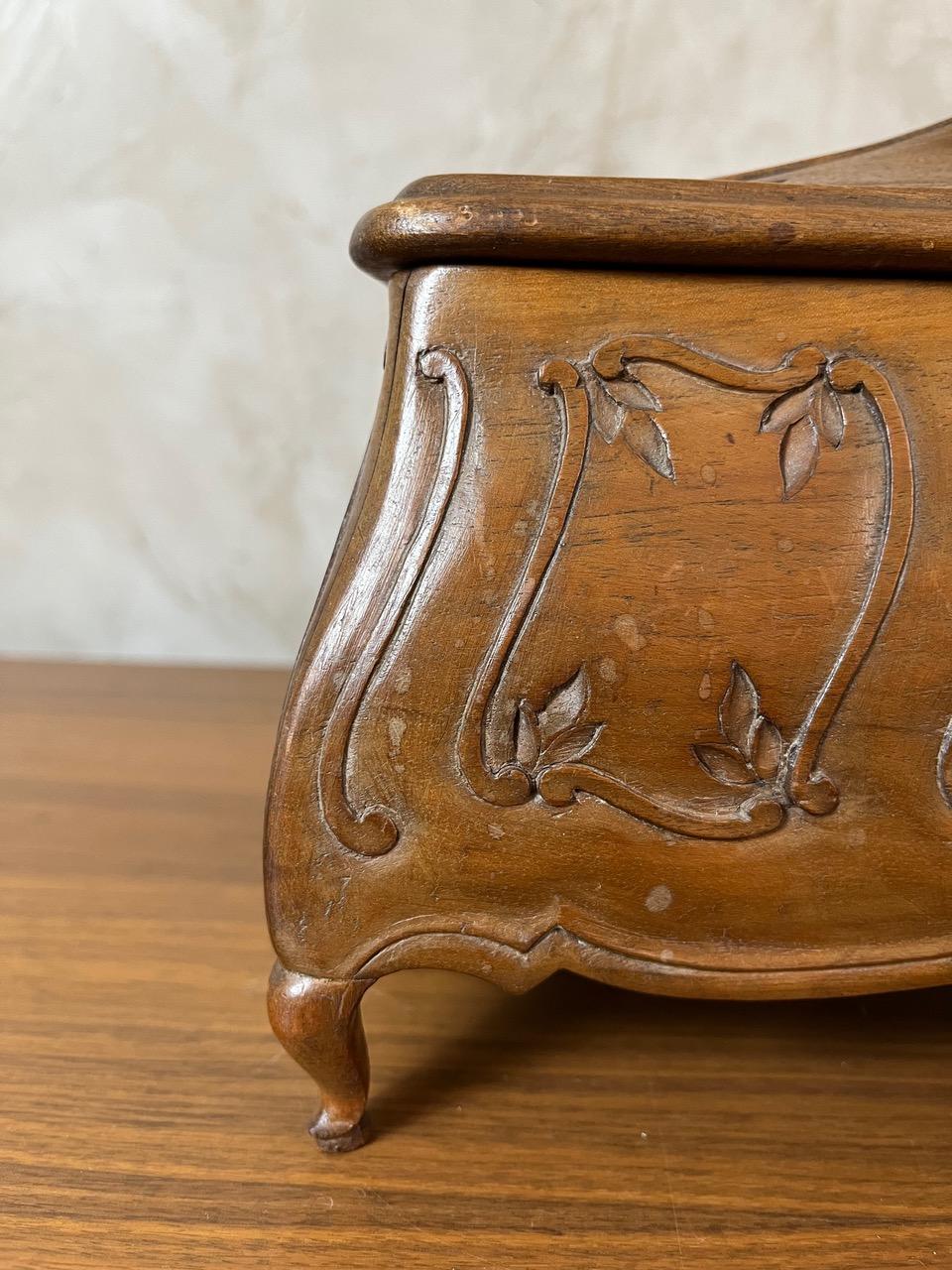 20. Jahrhundert Französisch Holzschmuck Boxe, 1940er Jahre im Angebot 5