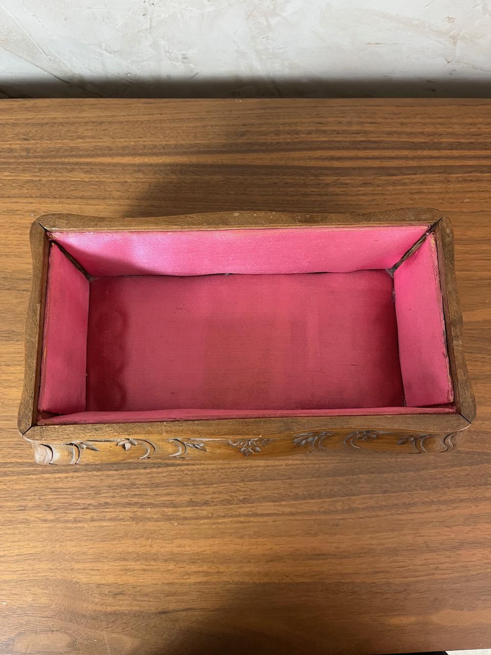 20. Jahrhundert Französisch Holzschmuck Boxe, 1940er Jahre im Angebot 7