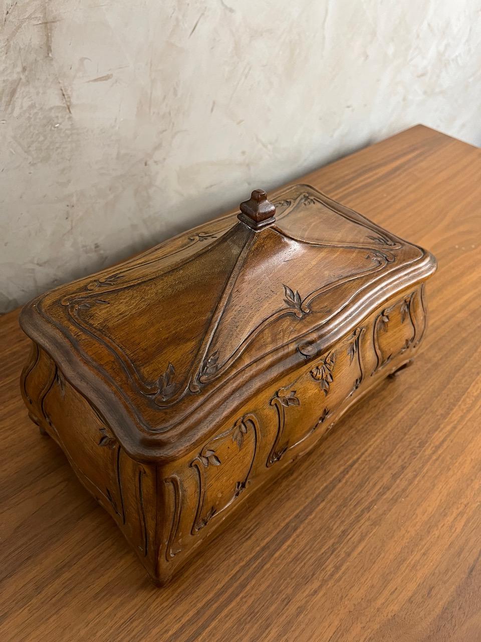 20. Jahrhundert Französisch Holzschmuck Boxe, 1940er Jahre im Angebot 13