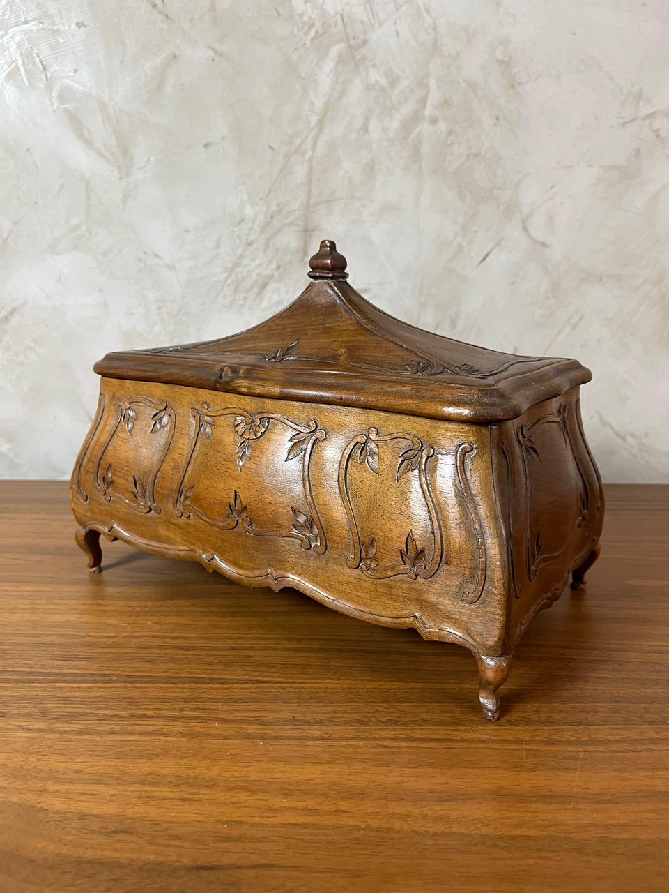 20. Jahrhundert Französisch Holzschmuck Boxe, 1940er Jahre (Louis XV.) im Angebot