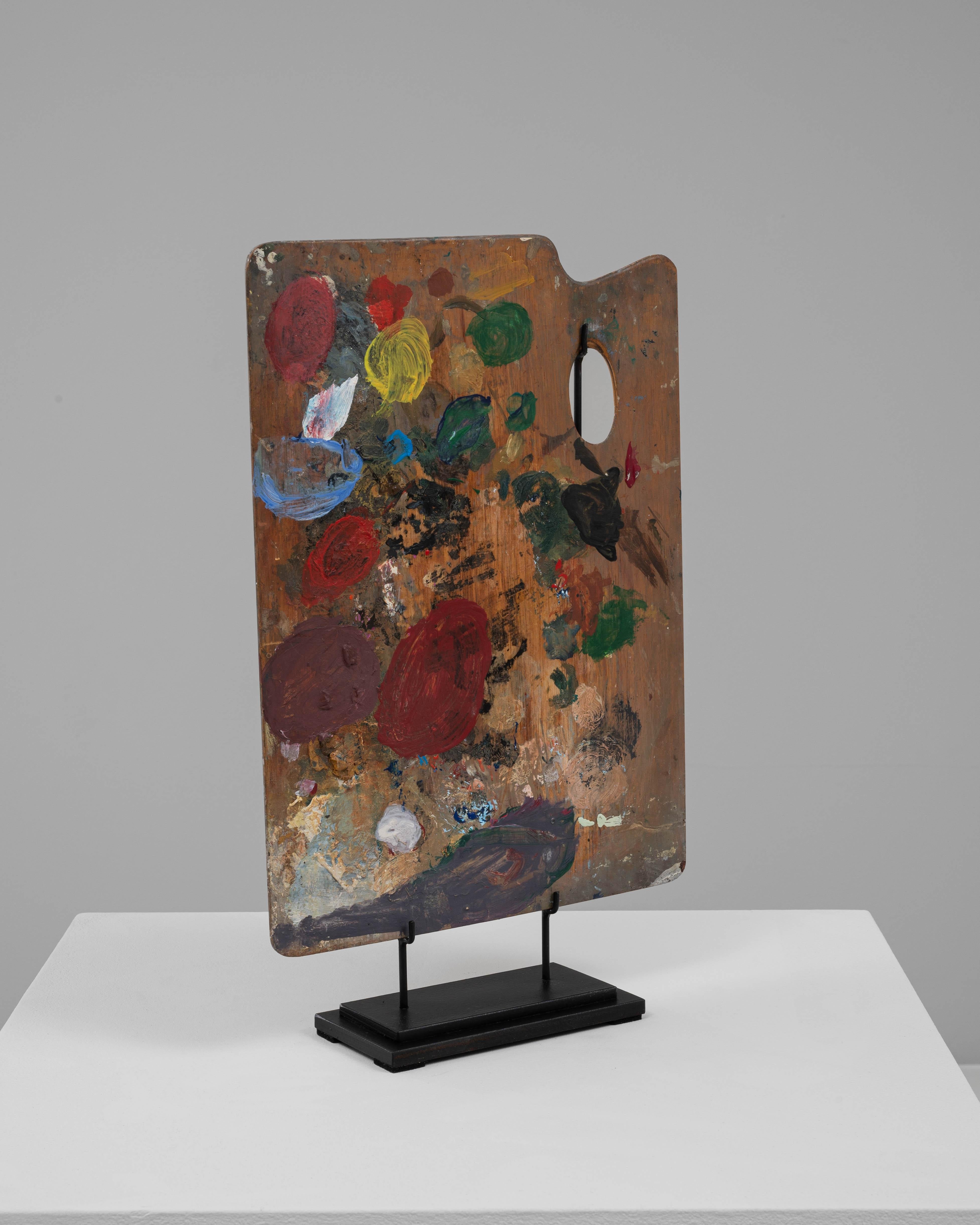 Palette de peintre en bois du 20e siècle sur support métallique Bon état - En vente à High Point, NC