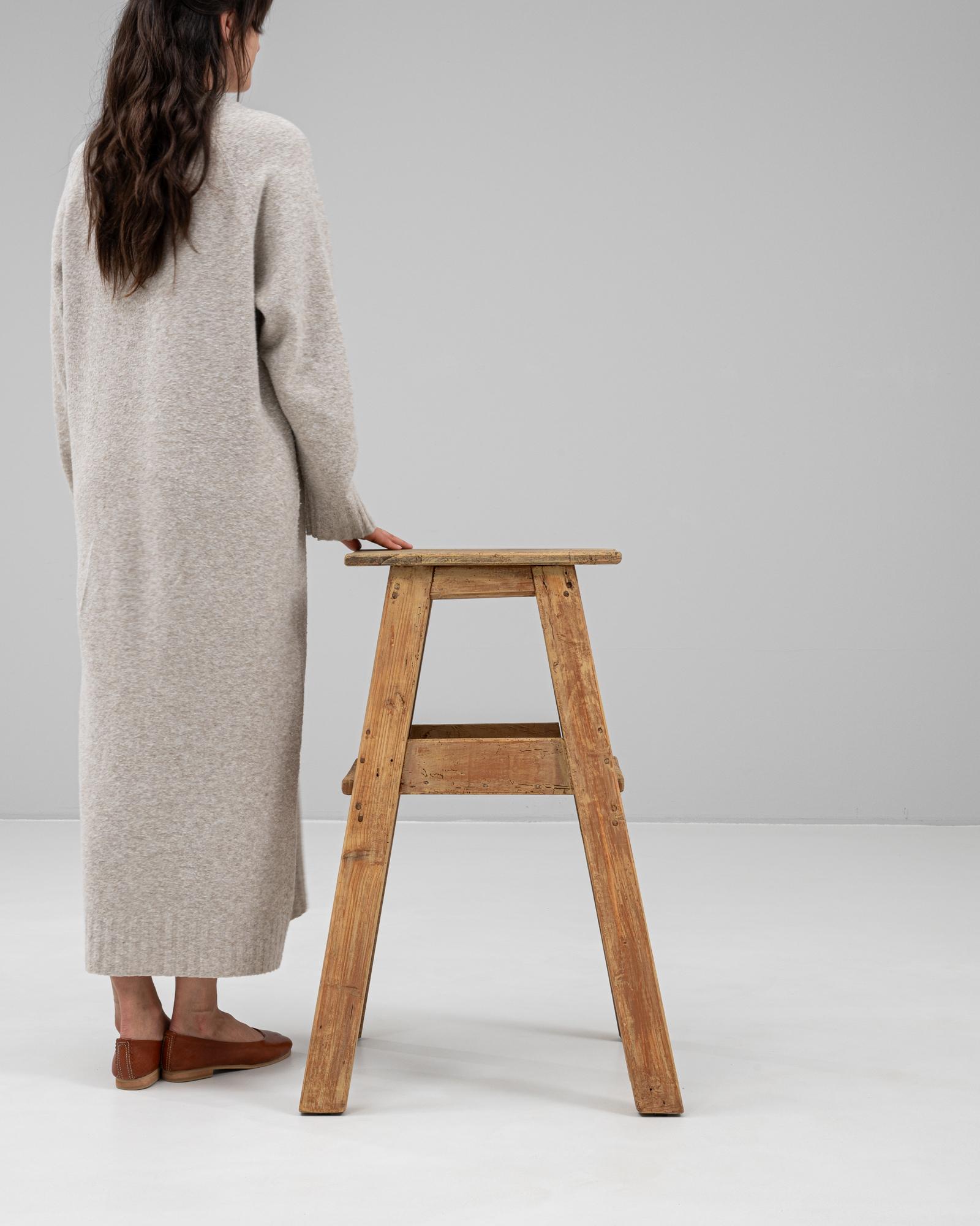 Pedestal de madera francés del siglo XX Francés