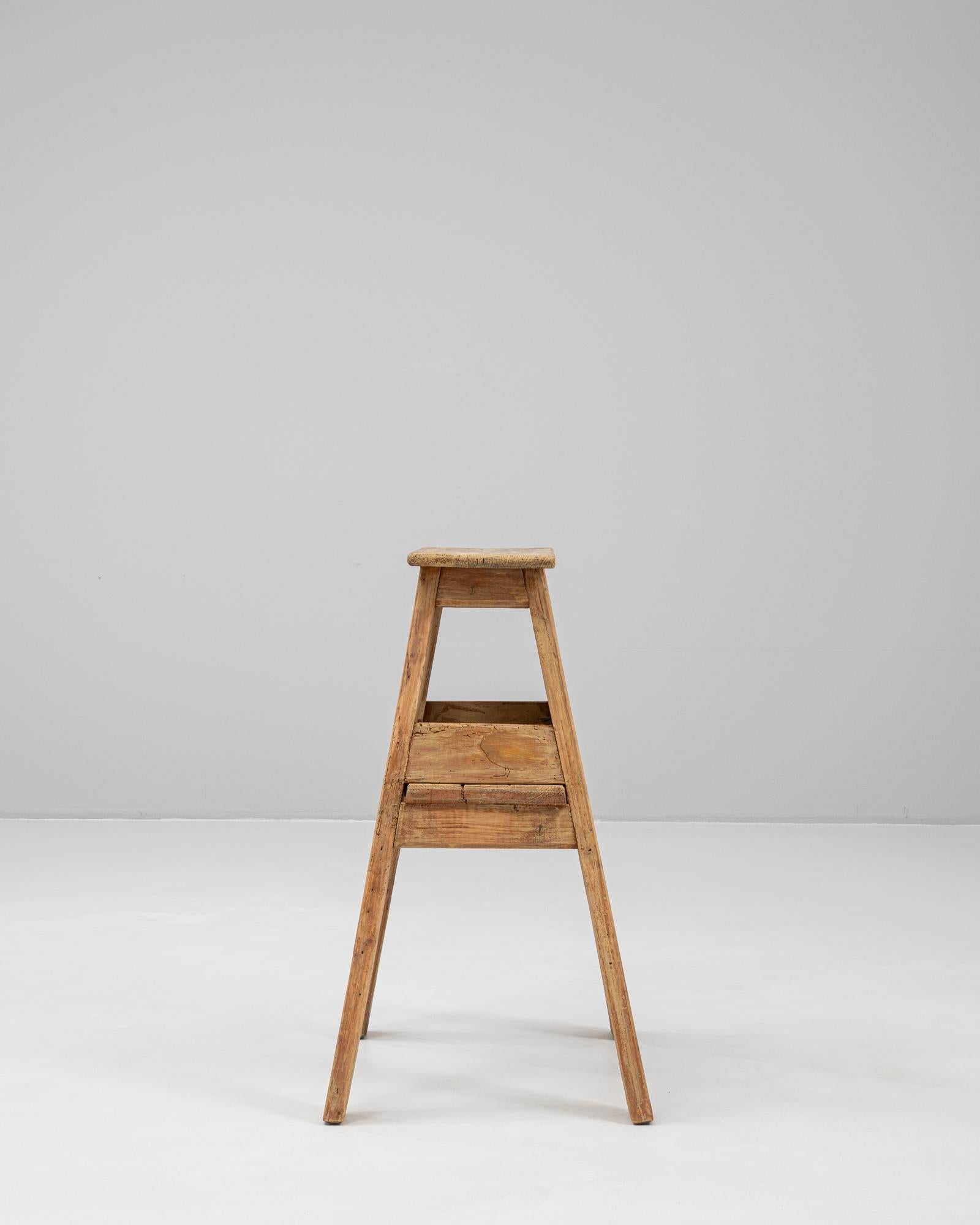 Pedestal de madera francés del siglo XX en Bueno Estado en High Point, NC